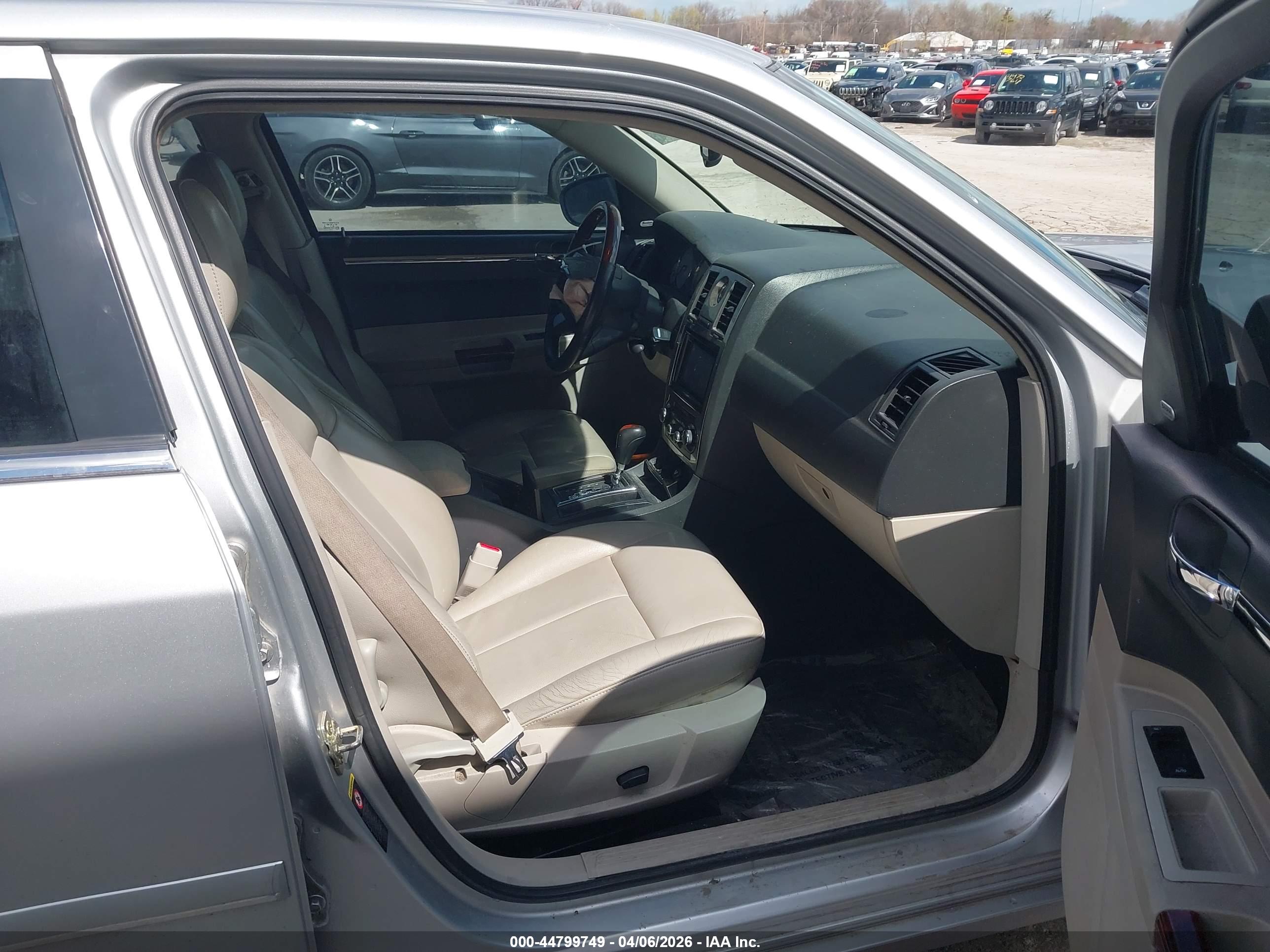 CHRYSLER 300 image 5
