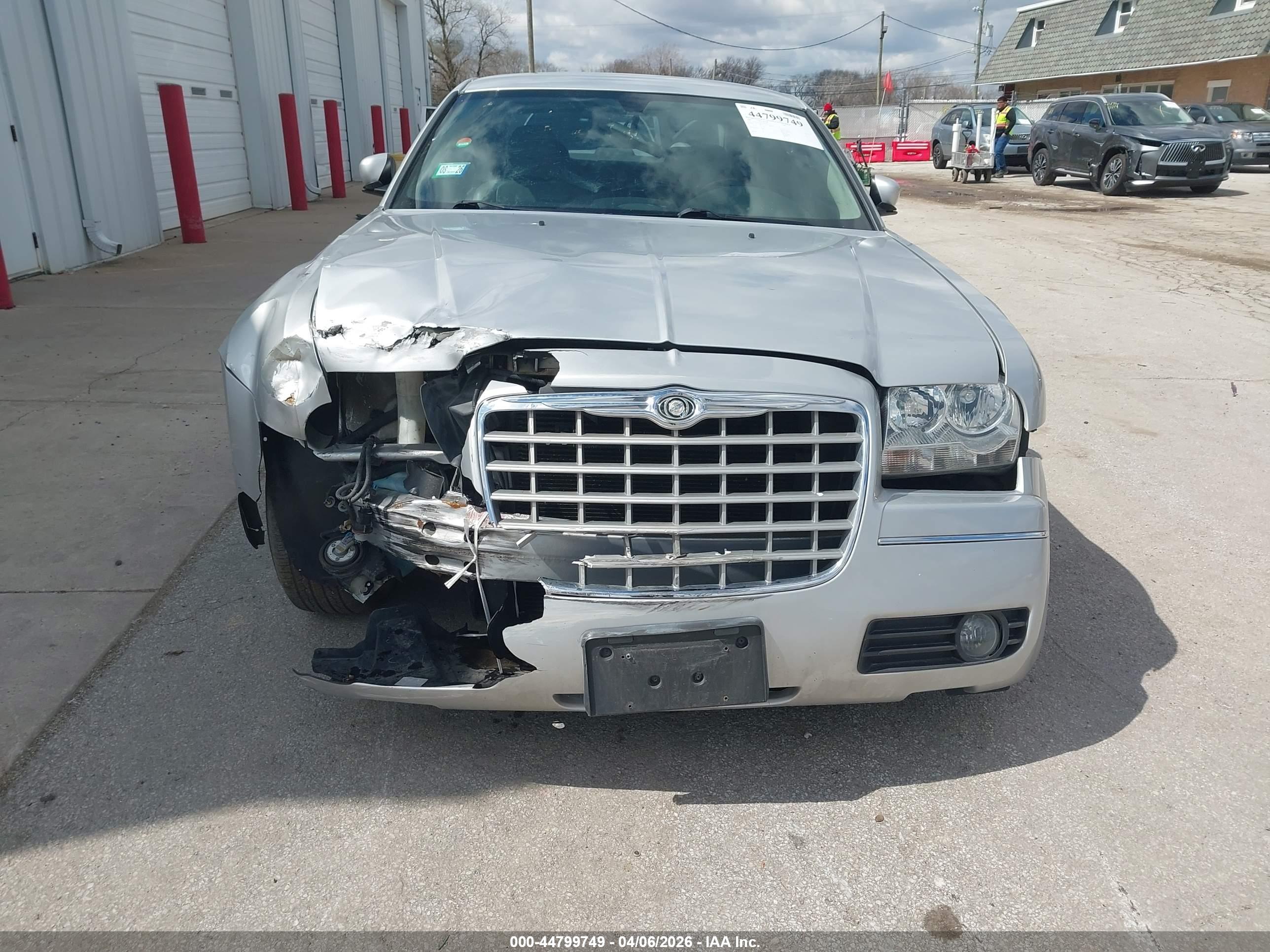 CHRYSLER 300 image 6
