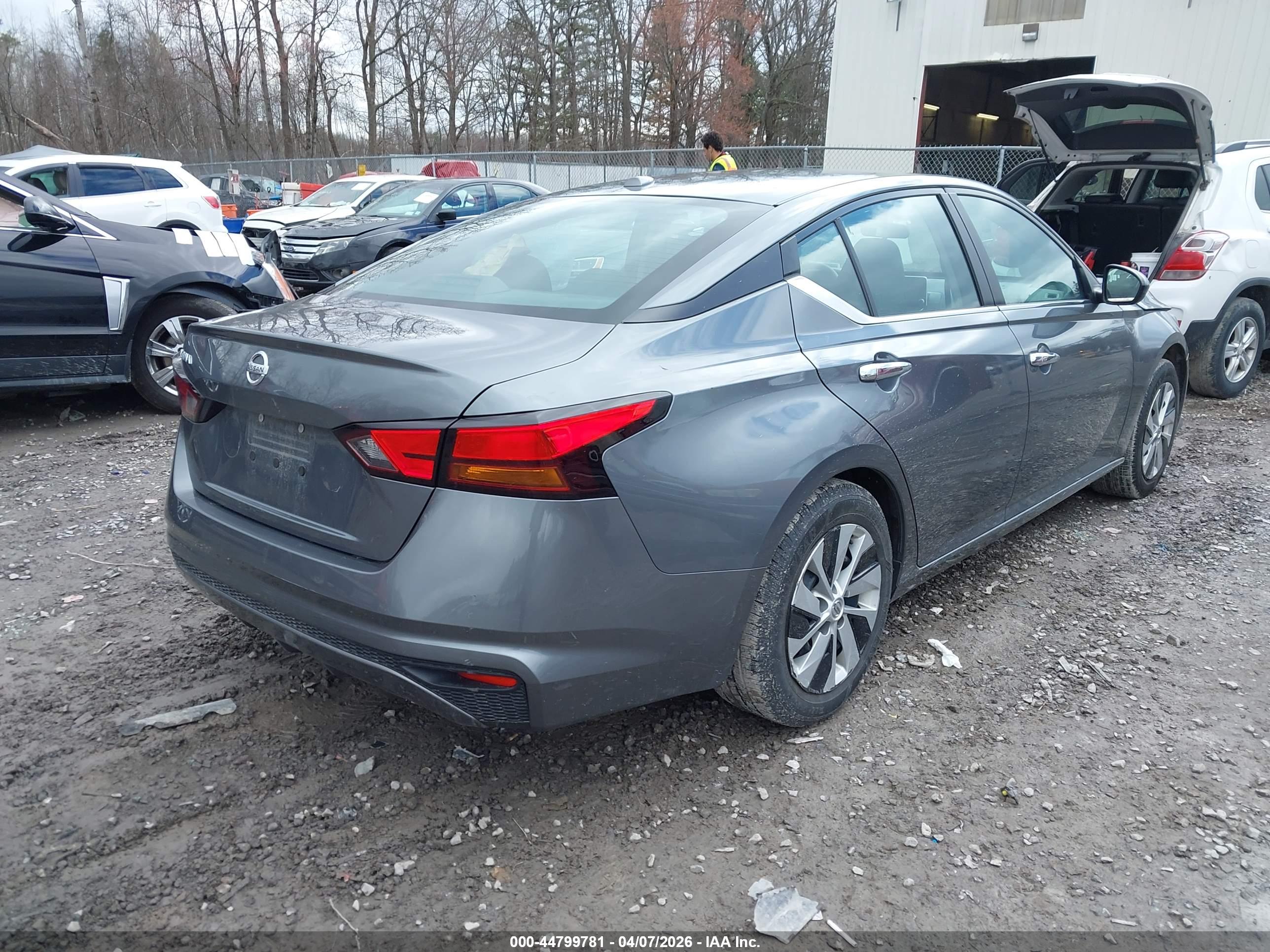 NISSAN ALTIMA image 4