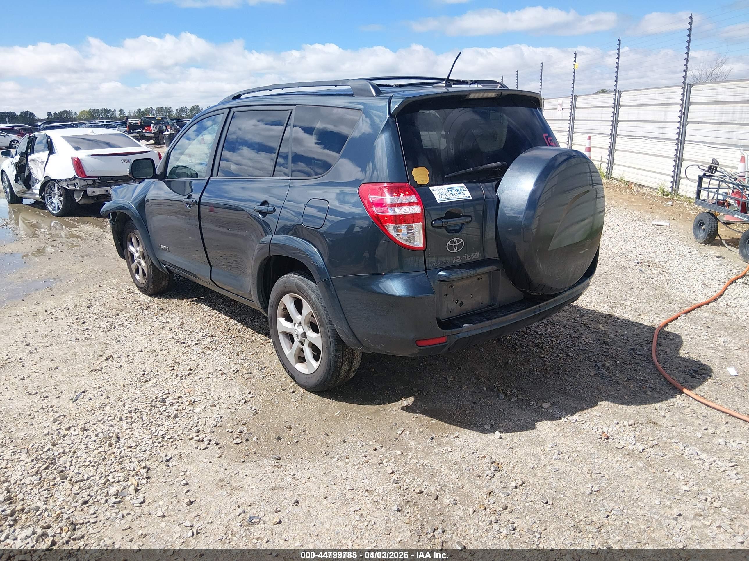 TOYOTA RAV4 image 3