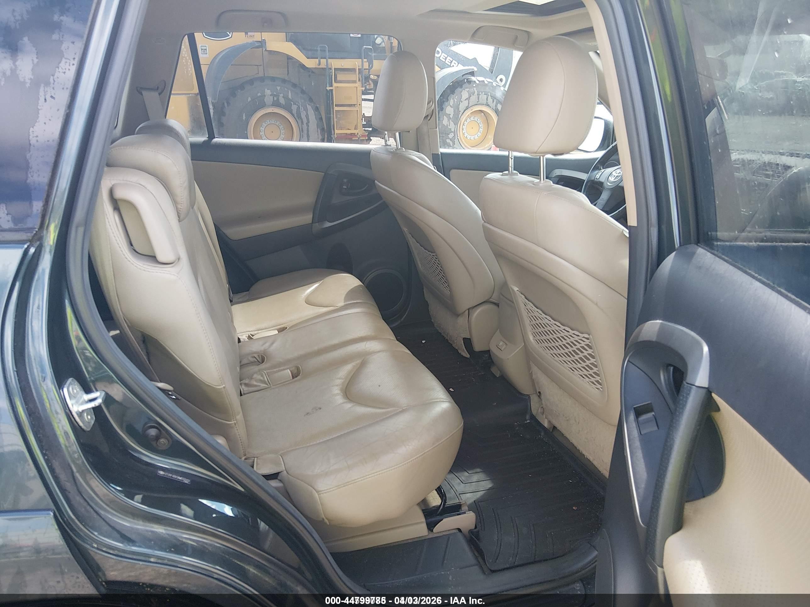 TOYOTA RAV4 image 8