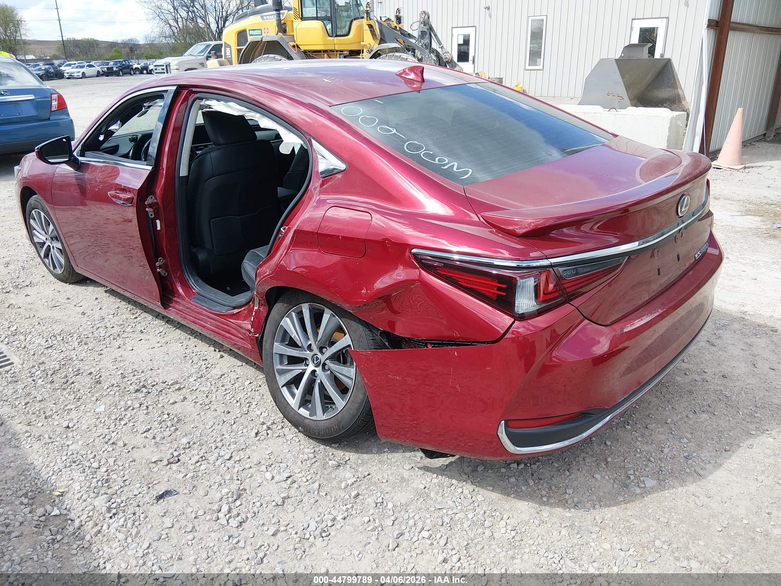 LEXUS ES image 3