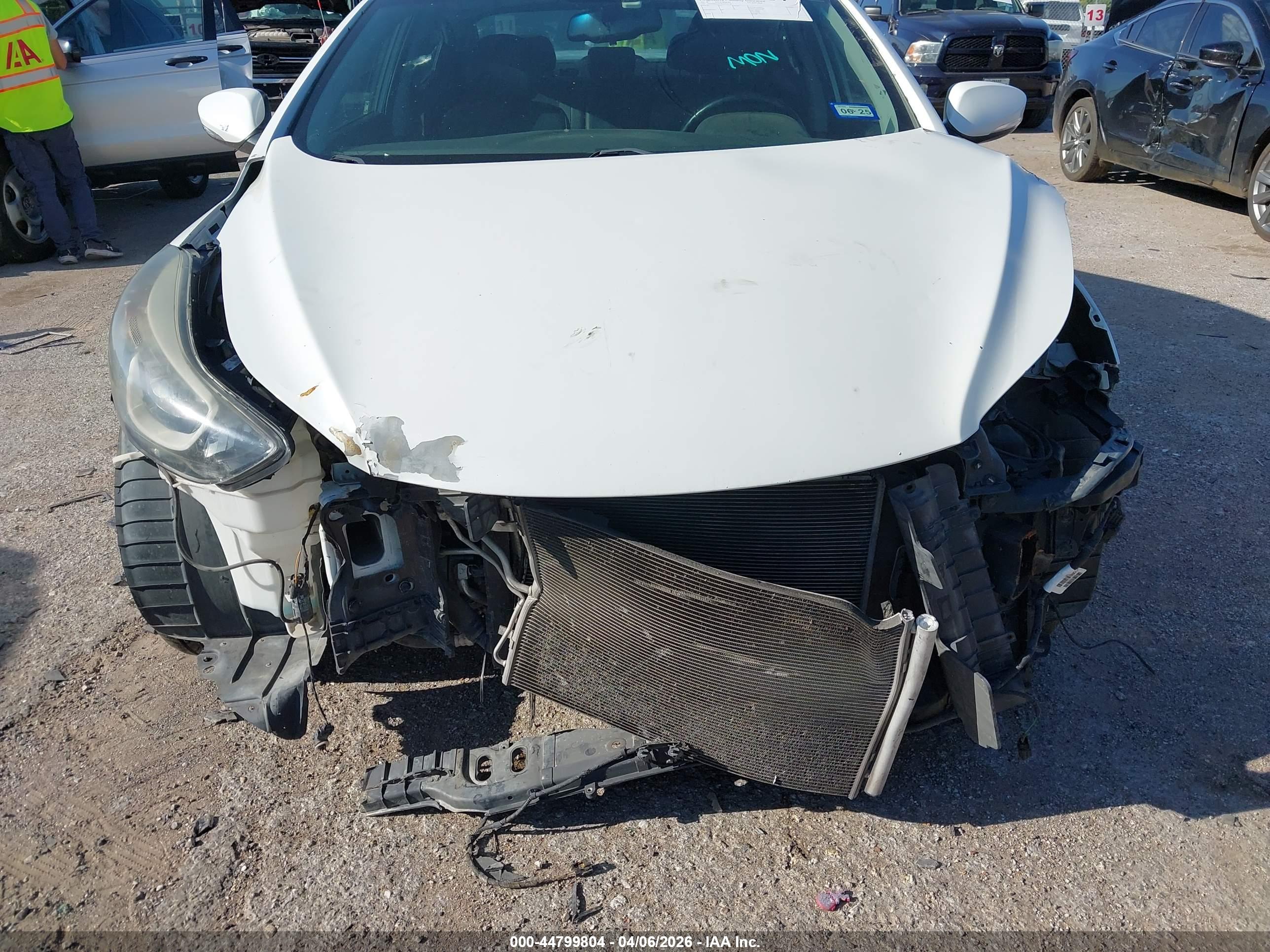 HYUNDAI ELANTRA image 6
