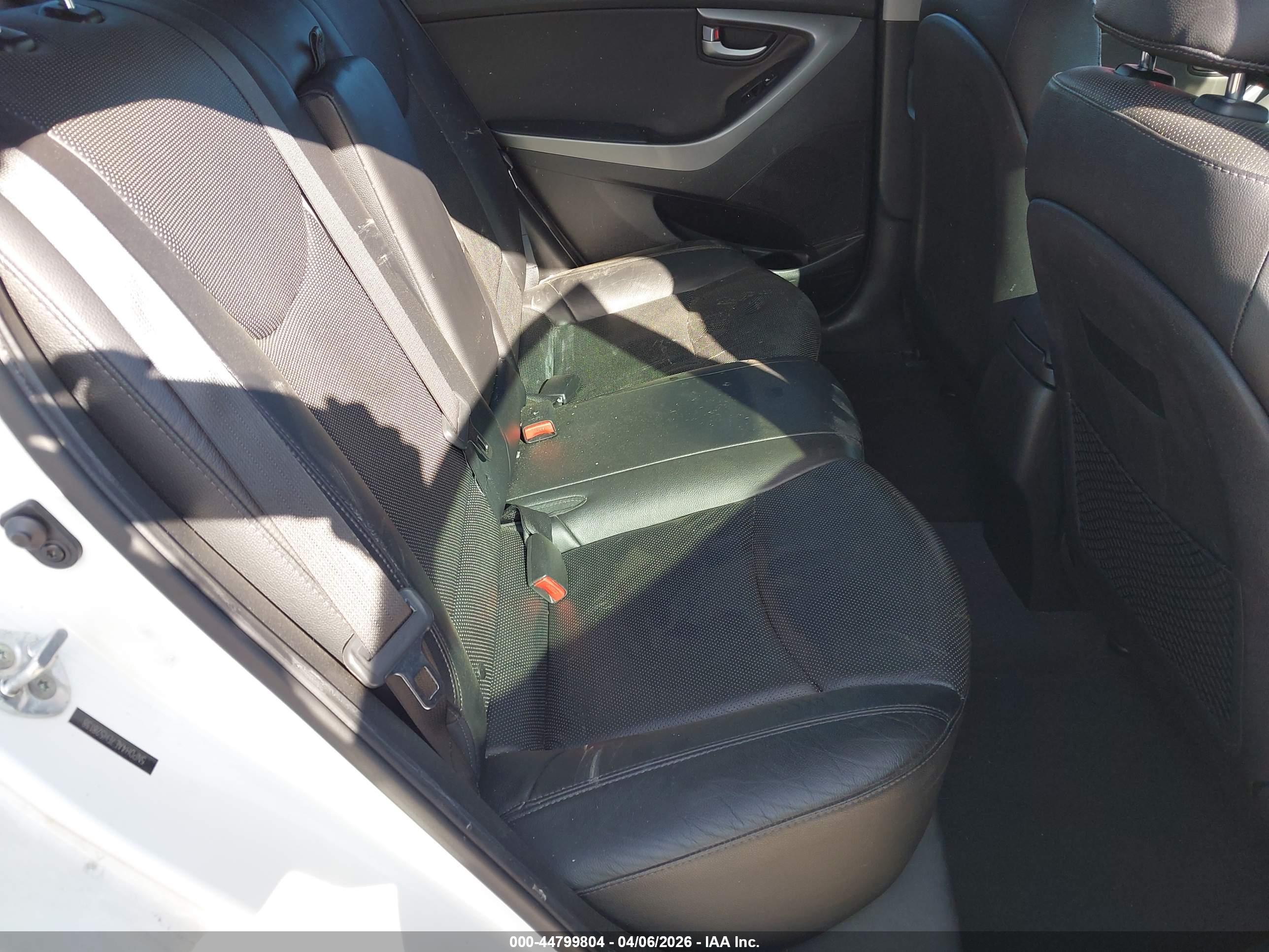 HYUNDAI ELANTRA image 8
