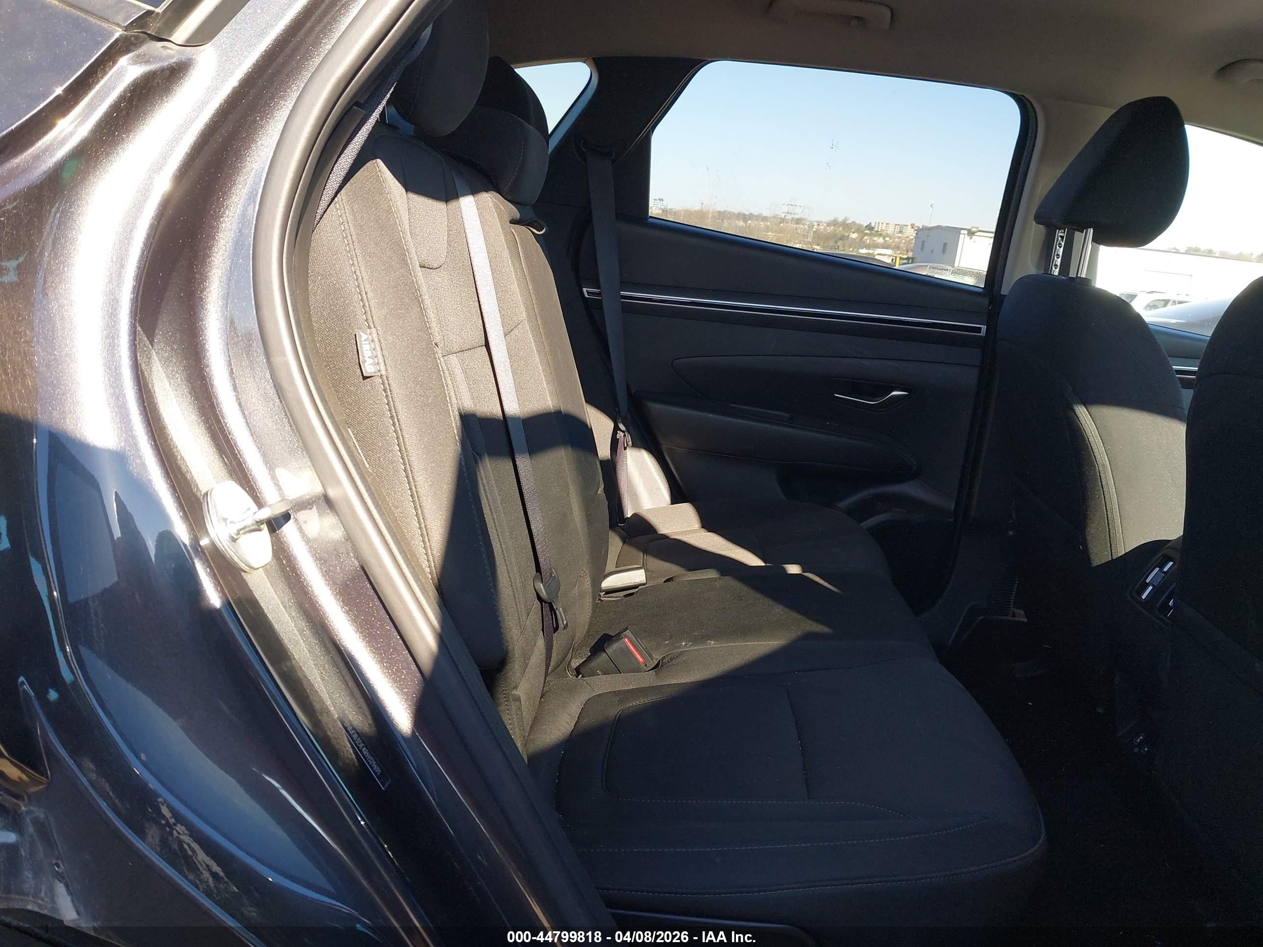 HYUNDAI TUCSON image 8