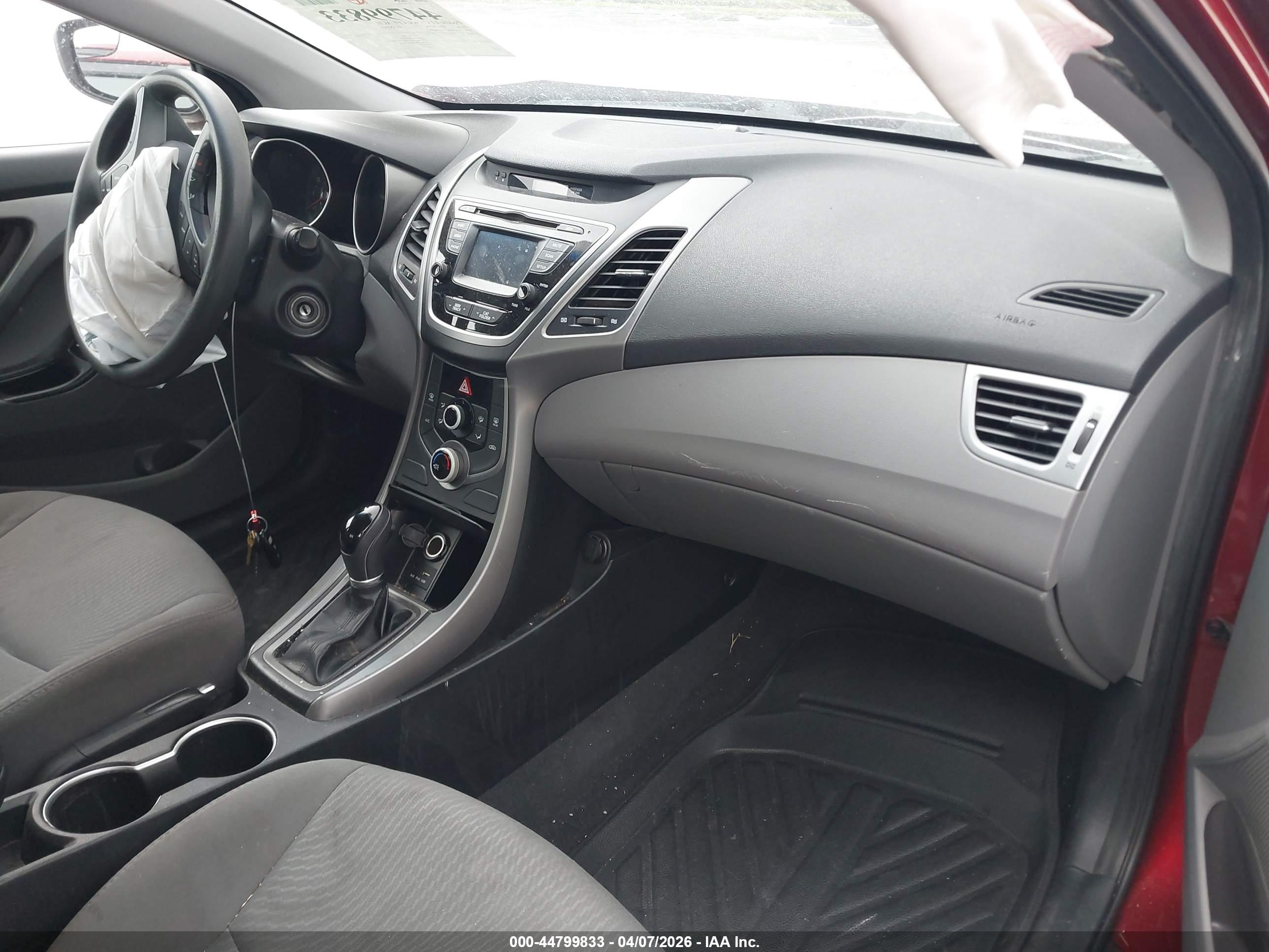 HYUNDAI ELANTRA image 5