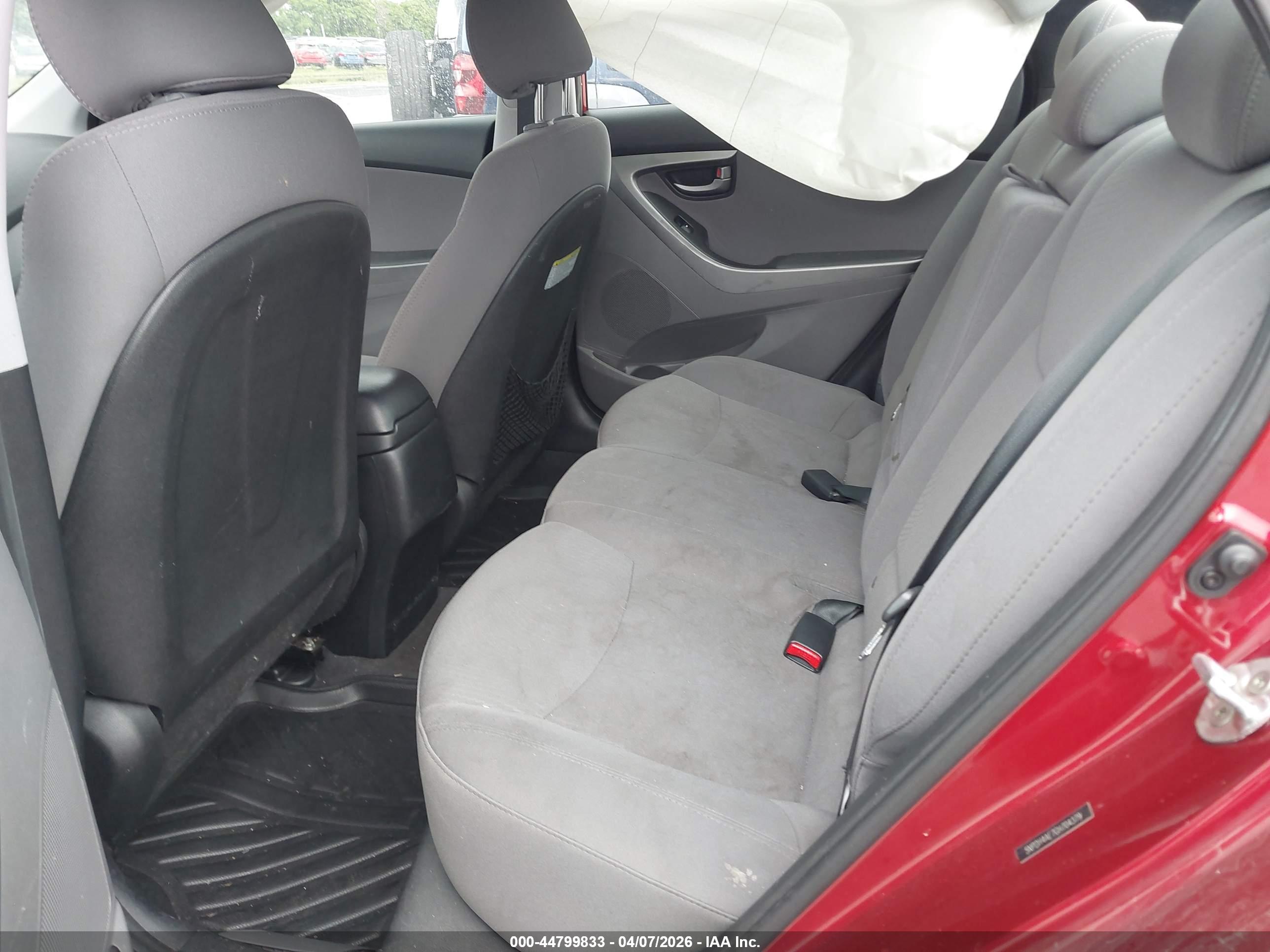 HYUNDAI ELANTRA image 8