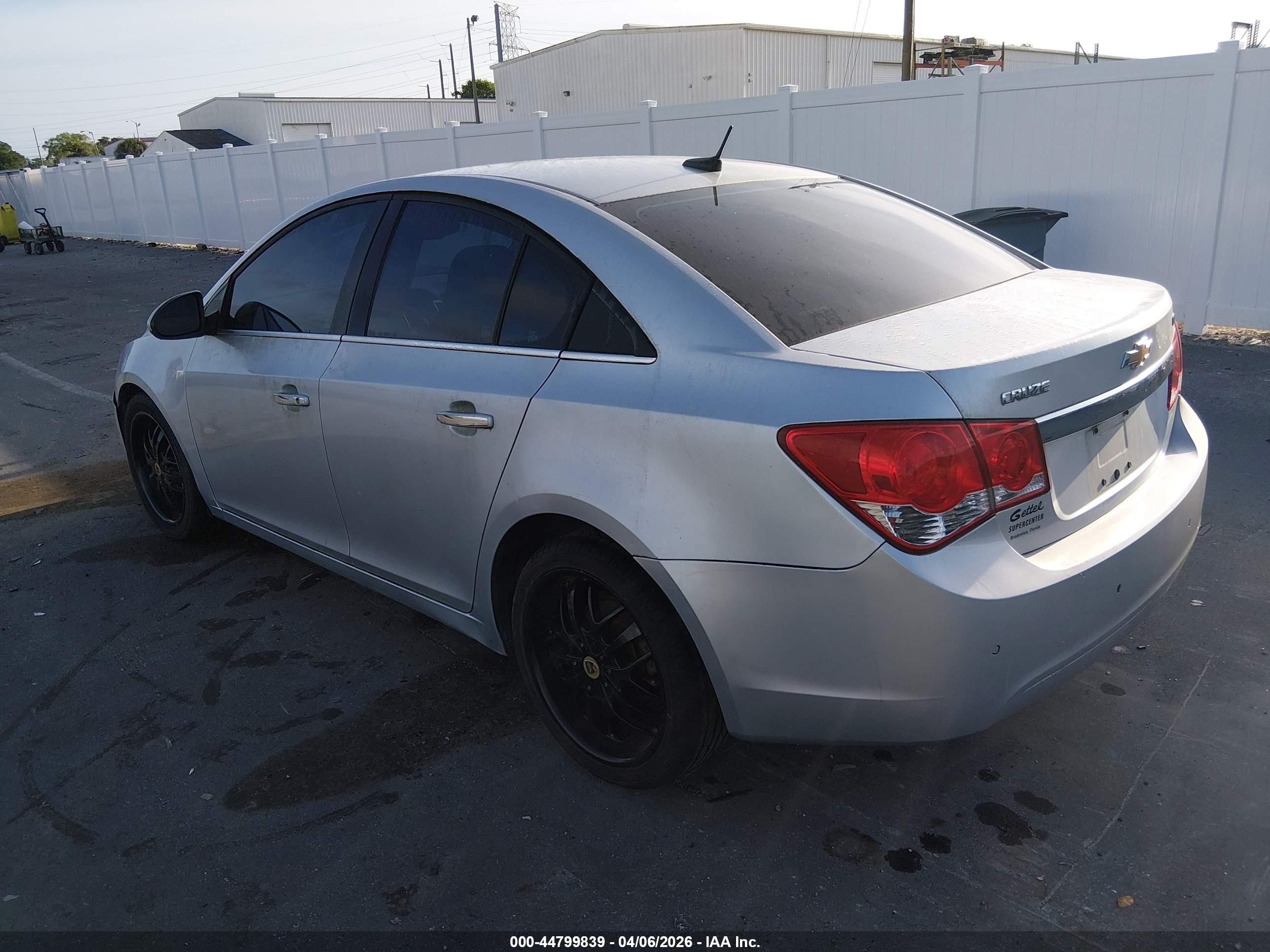 CHEVROLET CRUZE image 3