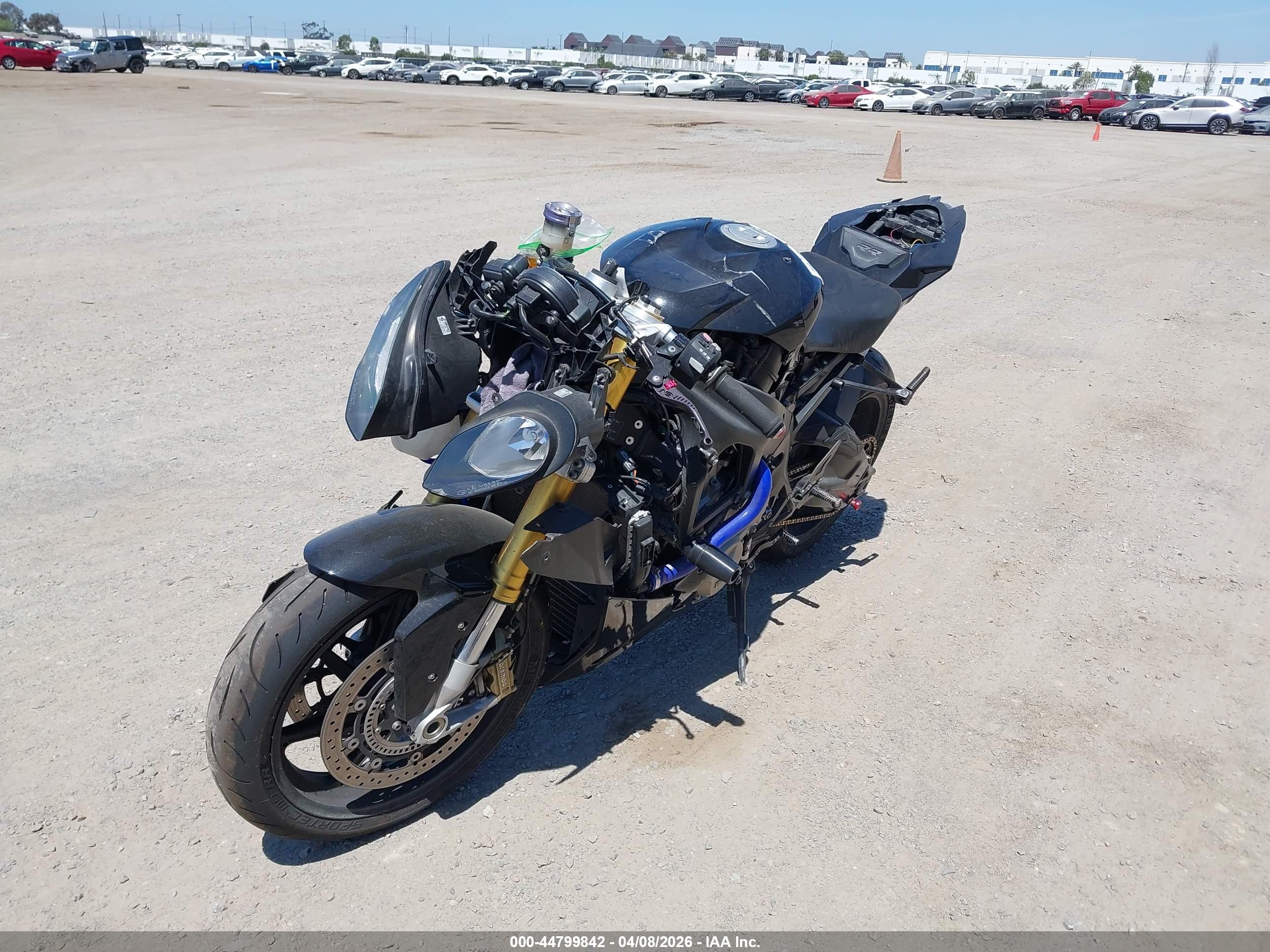 BMW S image 2