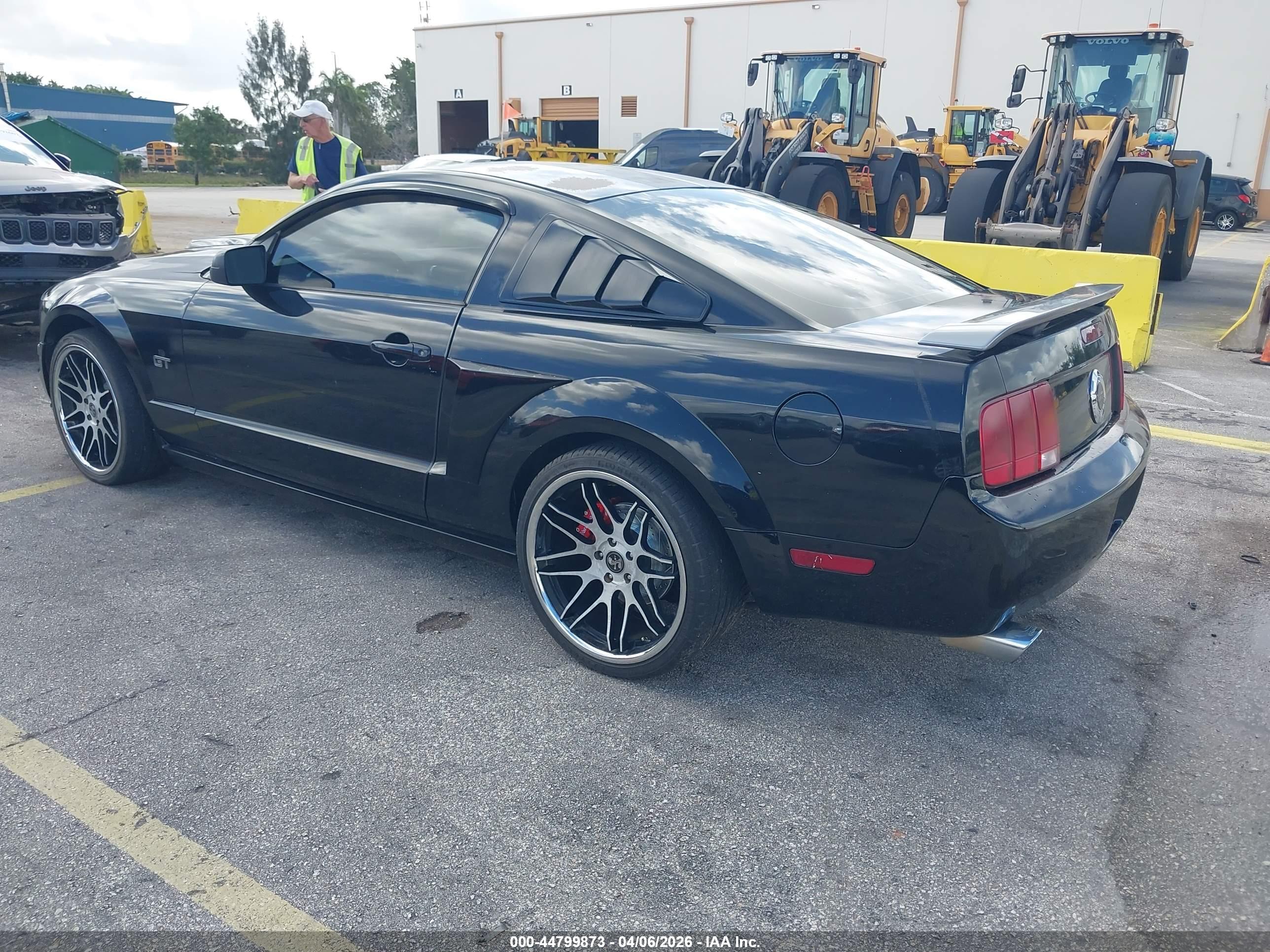 FORD MUSTANG image 3