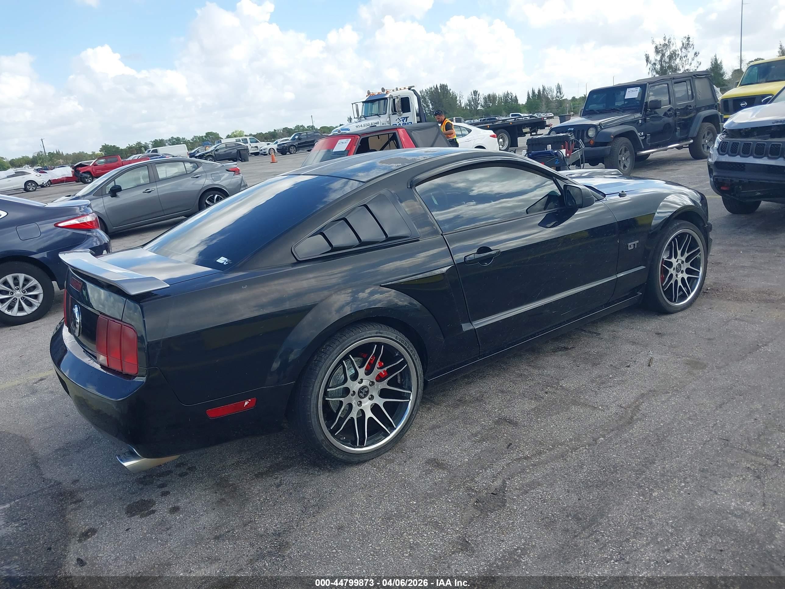 FORD MUSTANG image 4