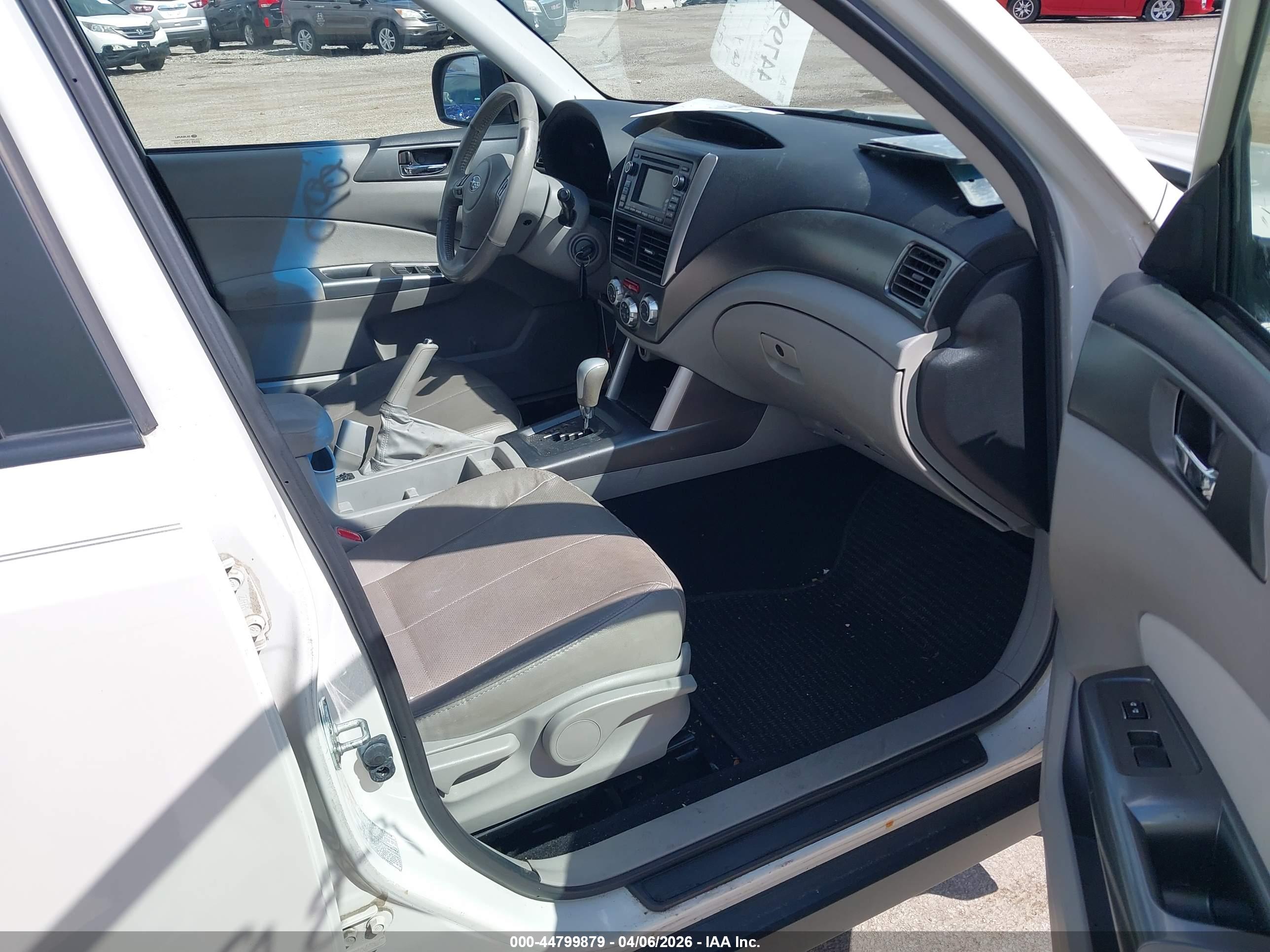 SUBARU FORESTER image 5