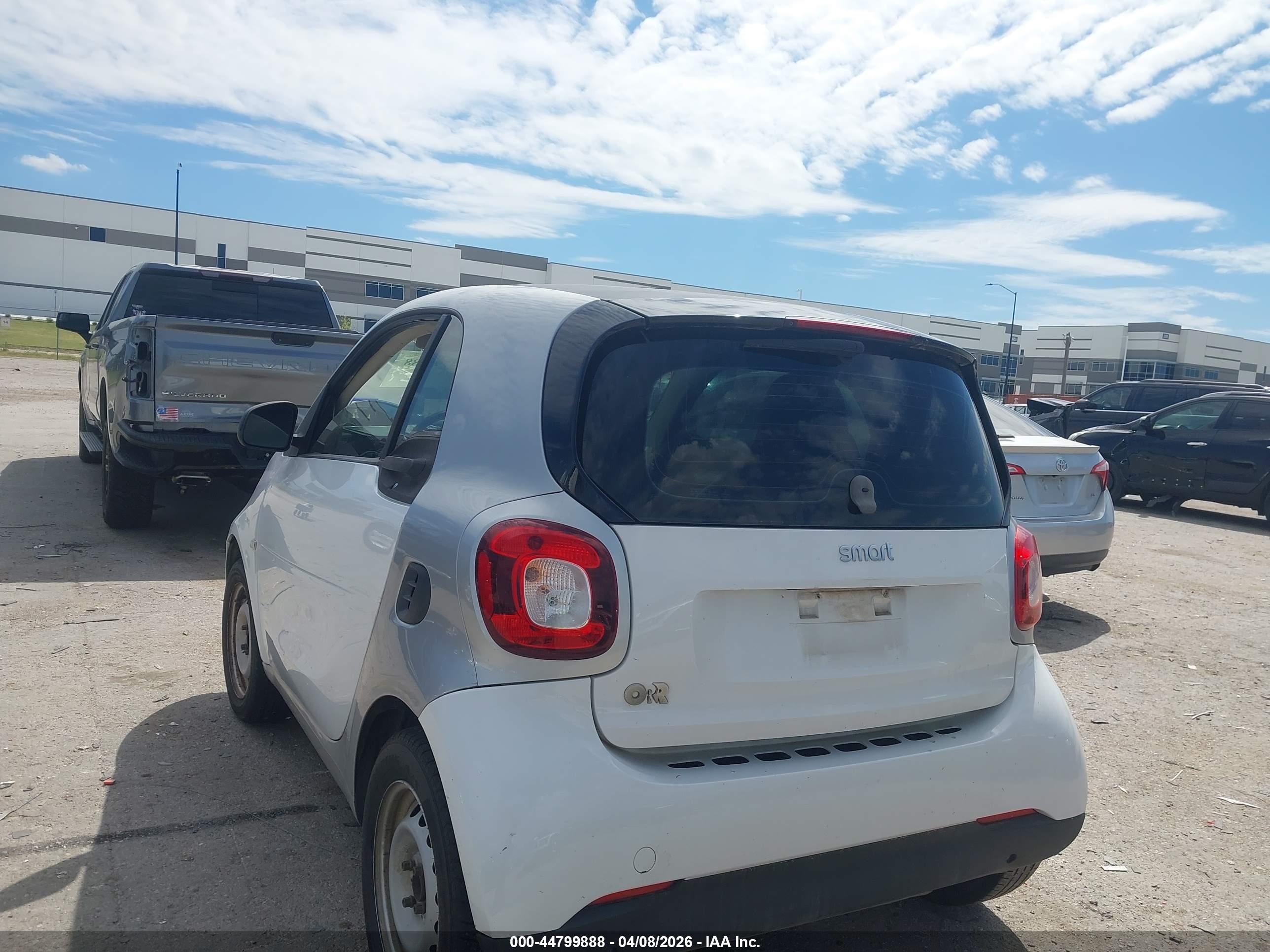 SMART FORTWO image 3