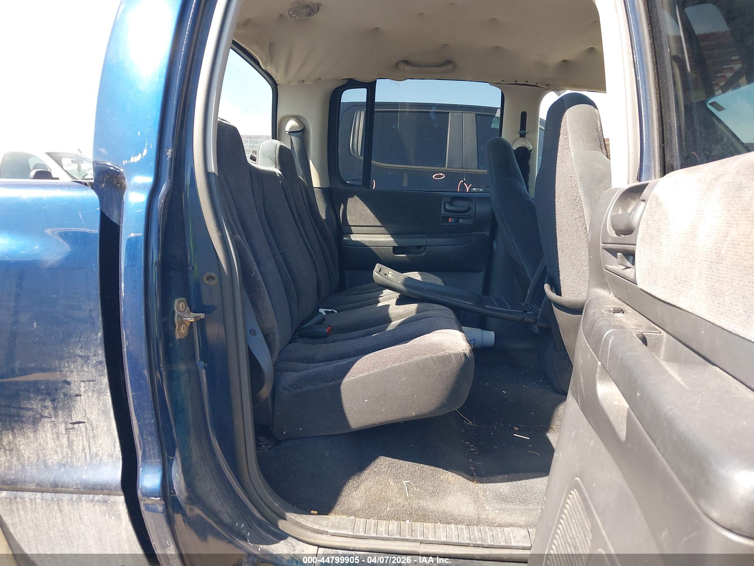 DODGE DAKOTA image 8