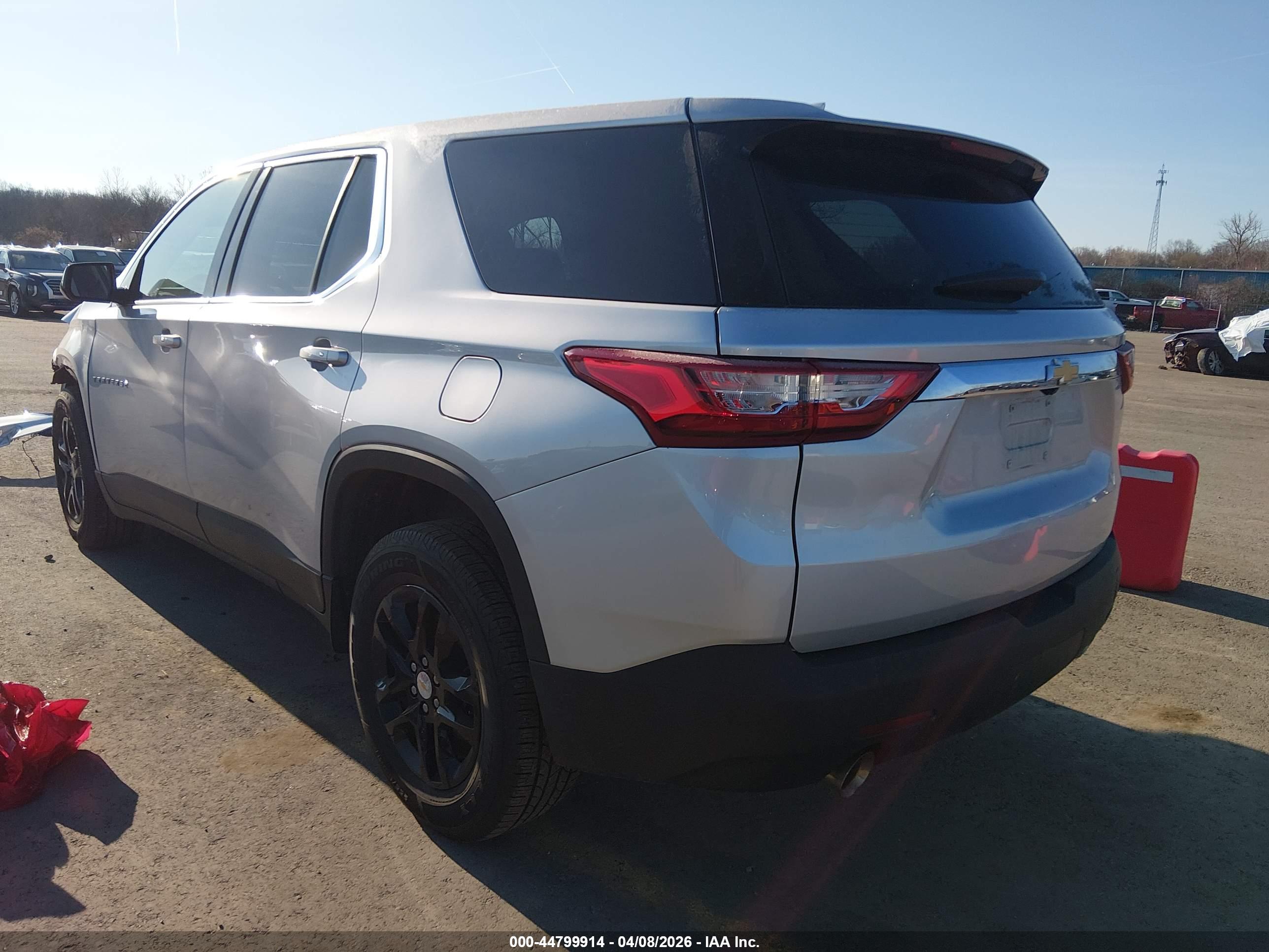 CHEVROLET TRAVERSE image 3
