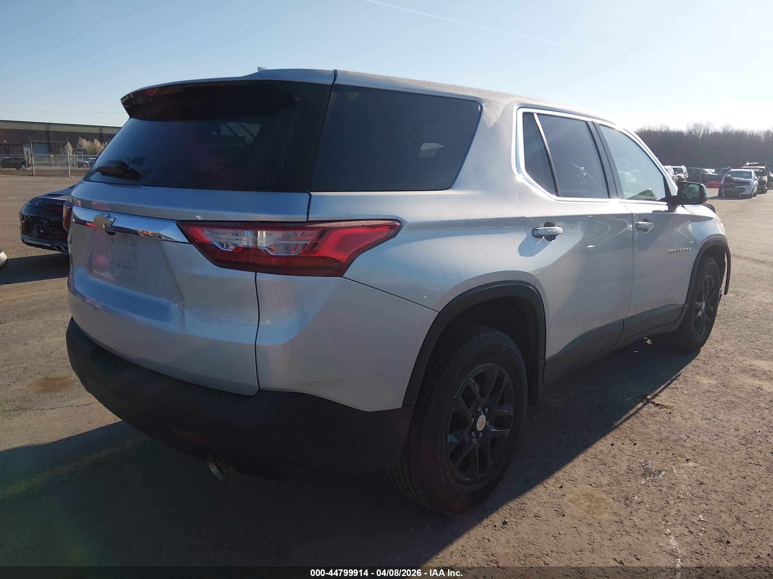 CHEVROLET TRAVERSE image 4