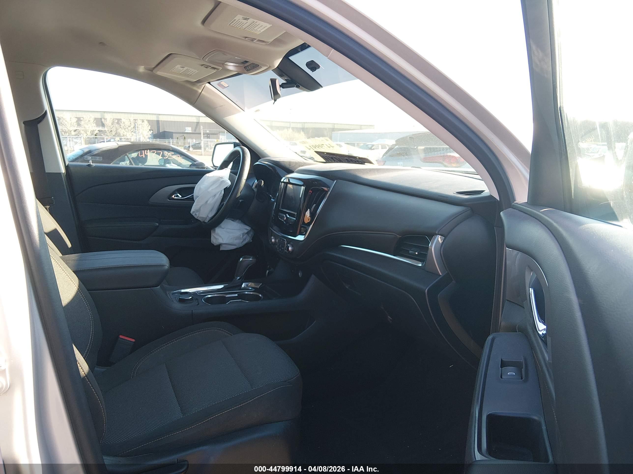 CHEVROLET TRAVERSE image 5