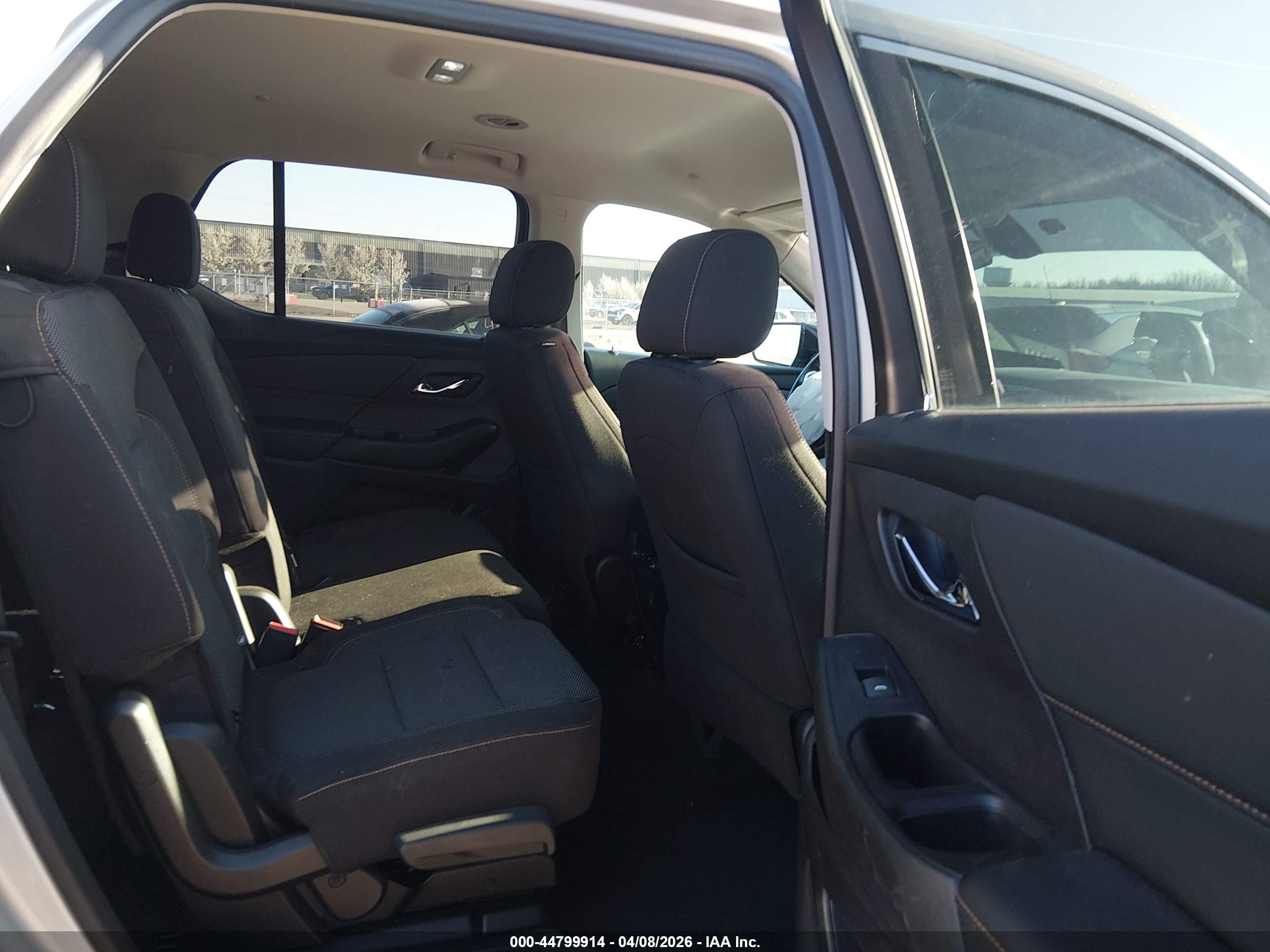 CHEVROLET TRAVERSE image 8