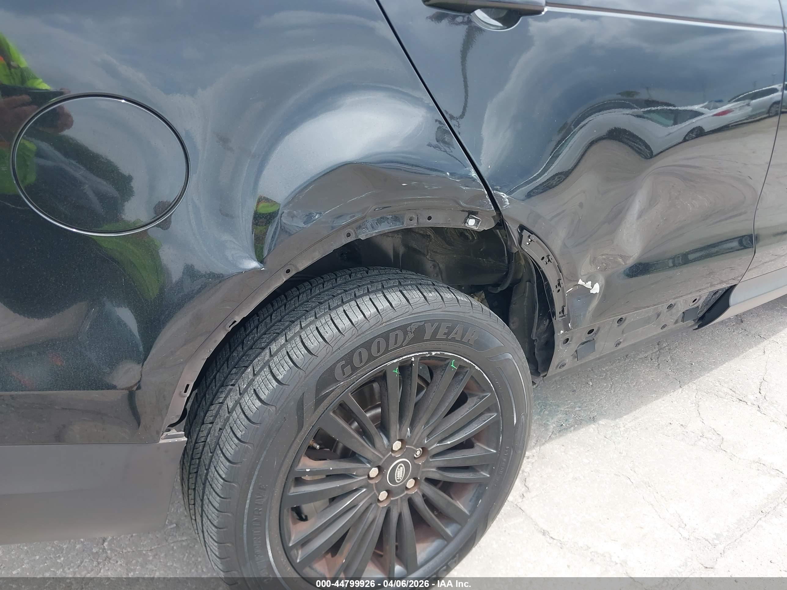 LAND ROVER image 6