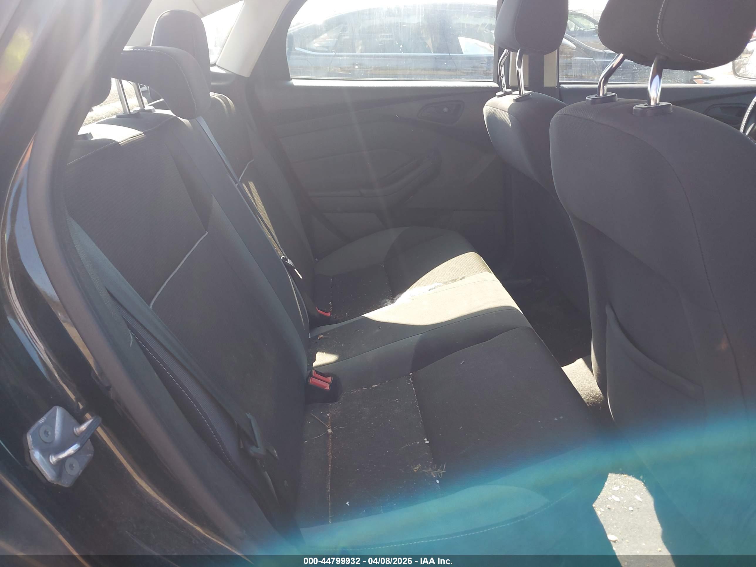 FORD FOCUS image 8