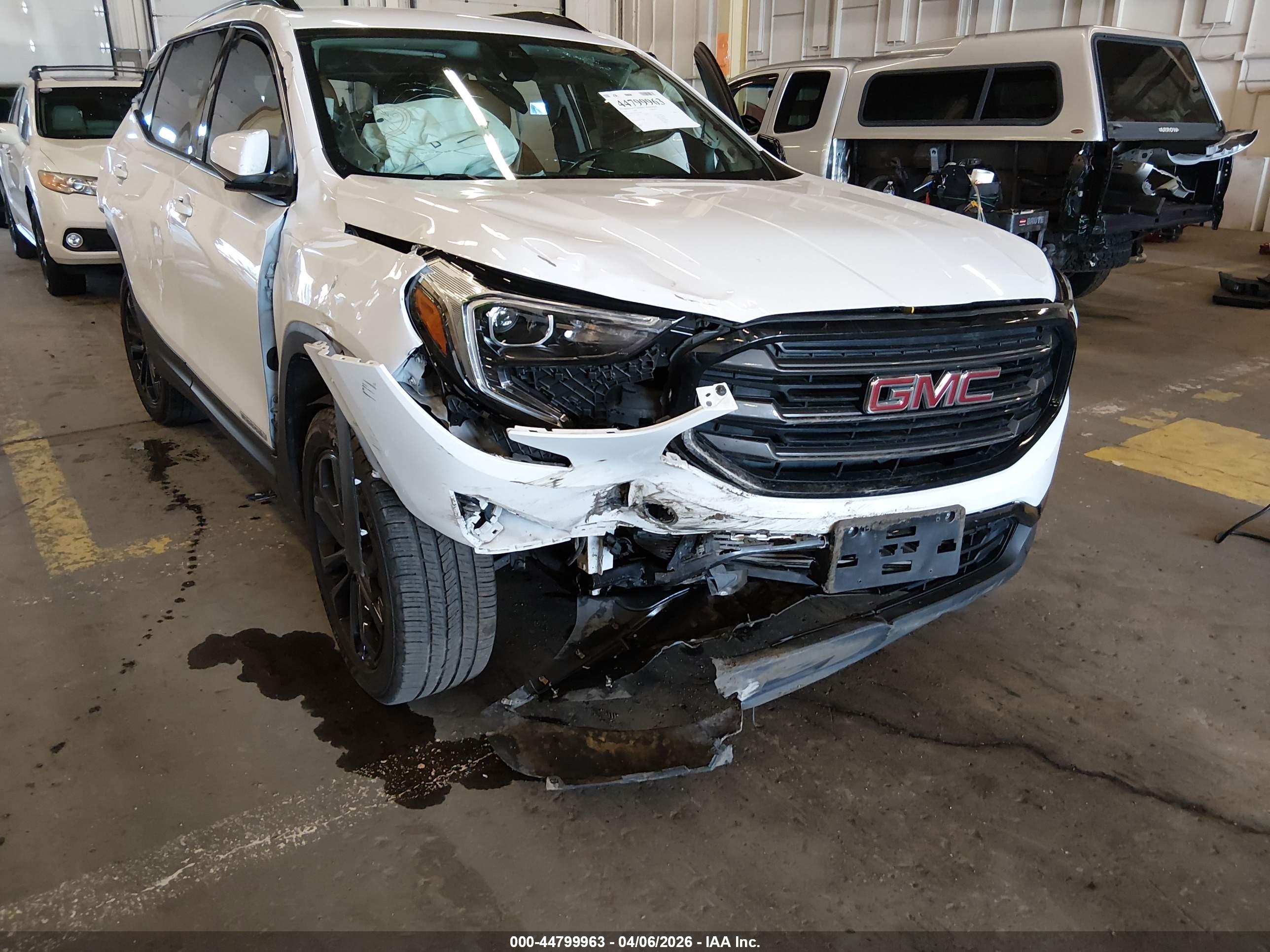 GMC TERRAIN image 6