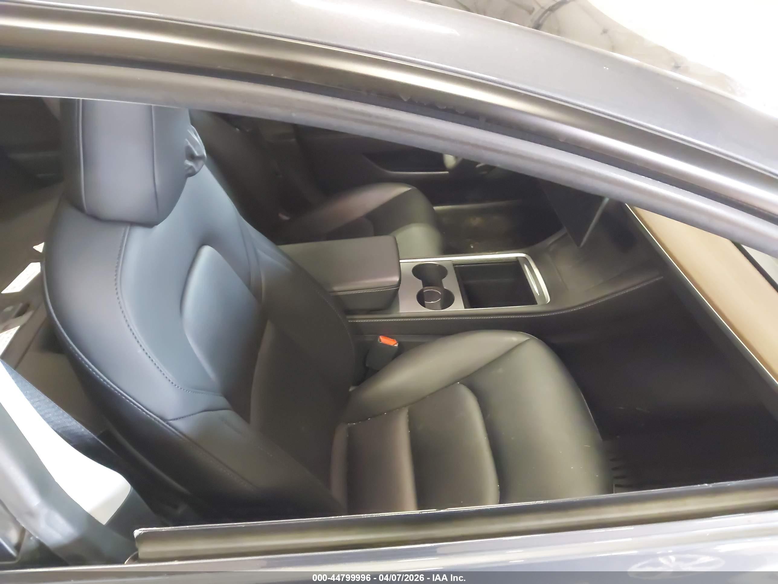 TESLA MODEL image 5