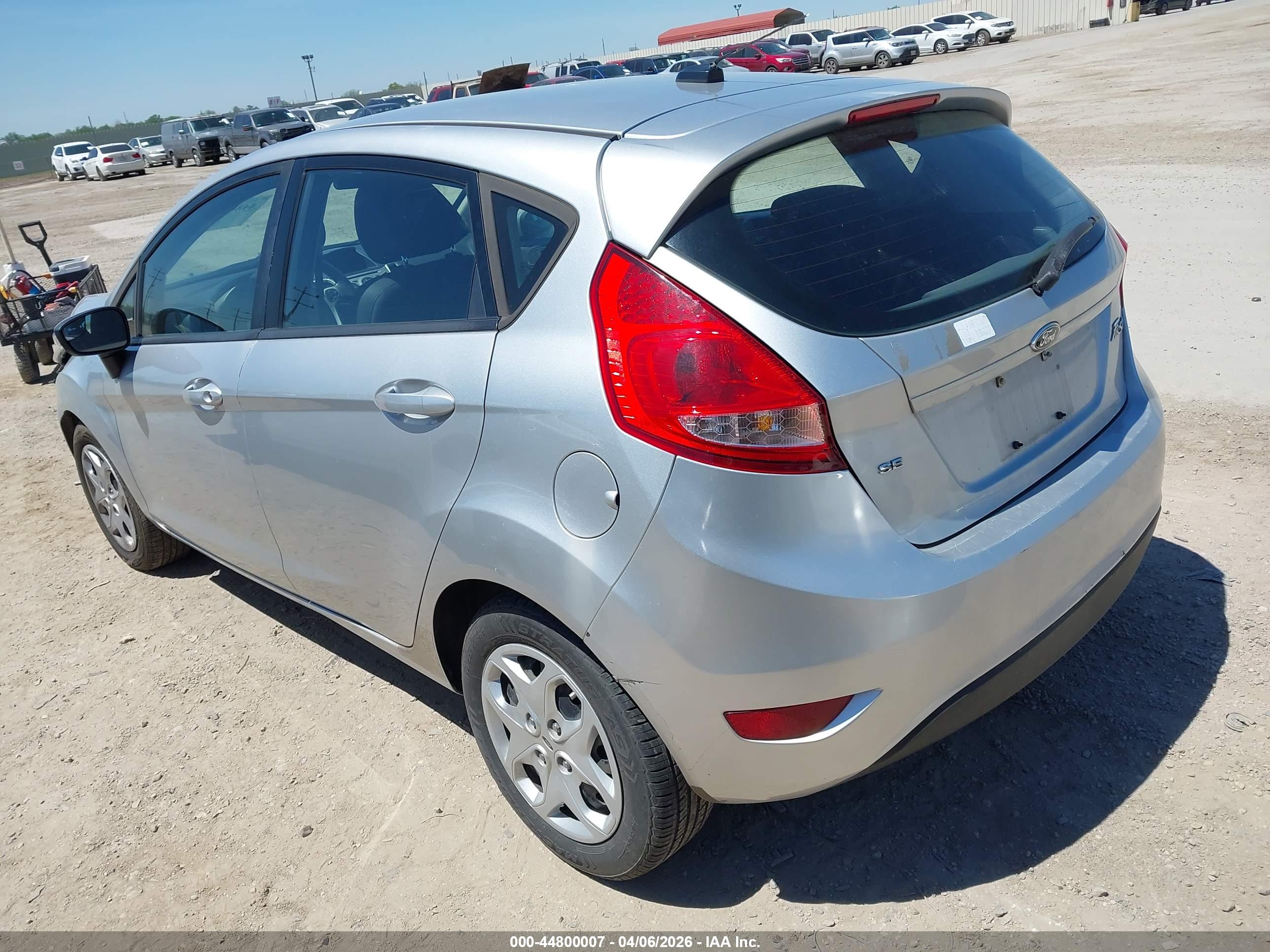 FORD FIESTA image 3