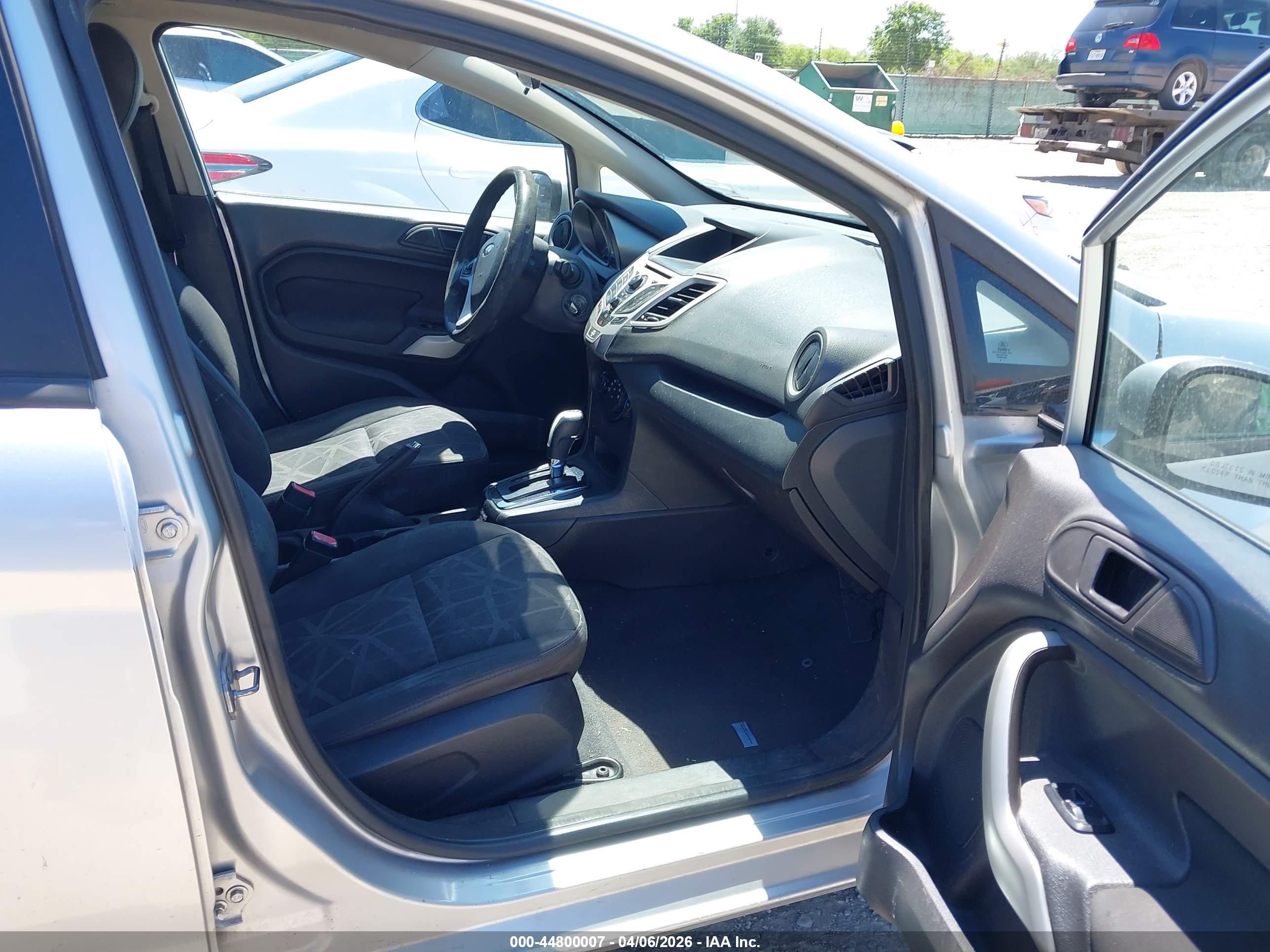 FORD FIESTA image 5
