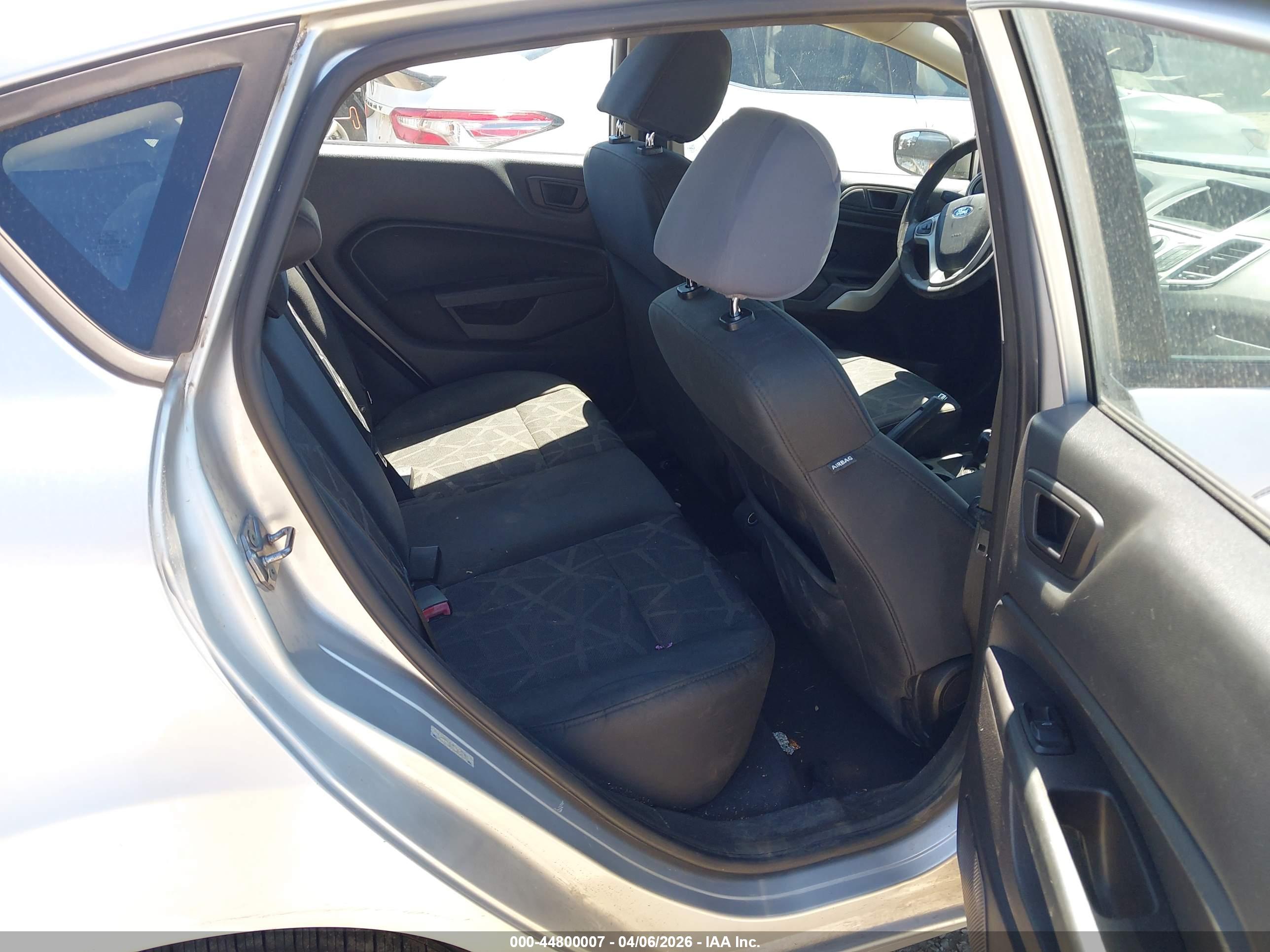 FORD FIESTA image 8