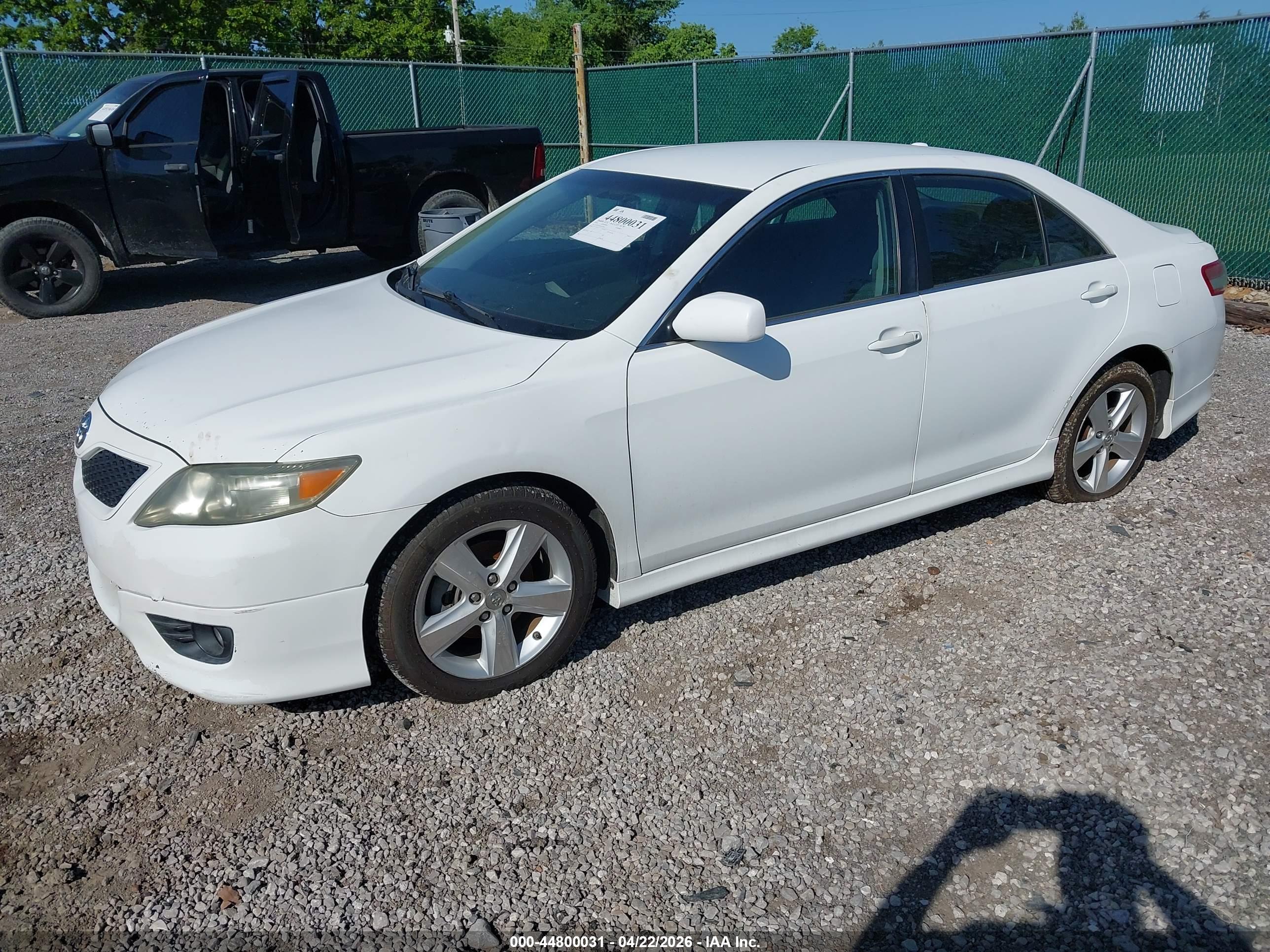 TOYOTA CAMRY image 2