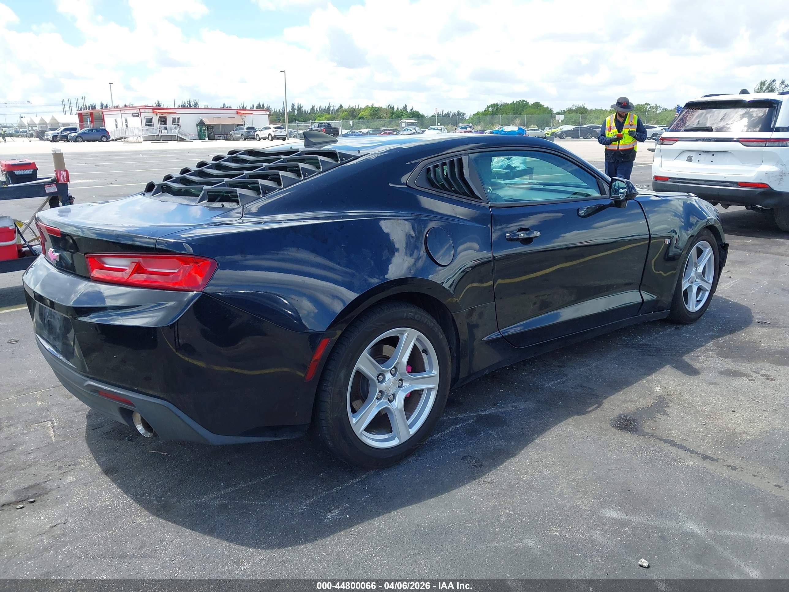 CHEVROLET CAMARO image 4