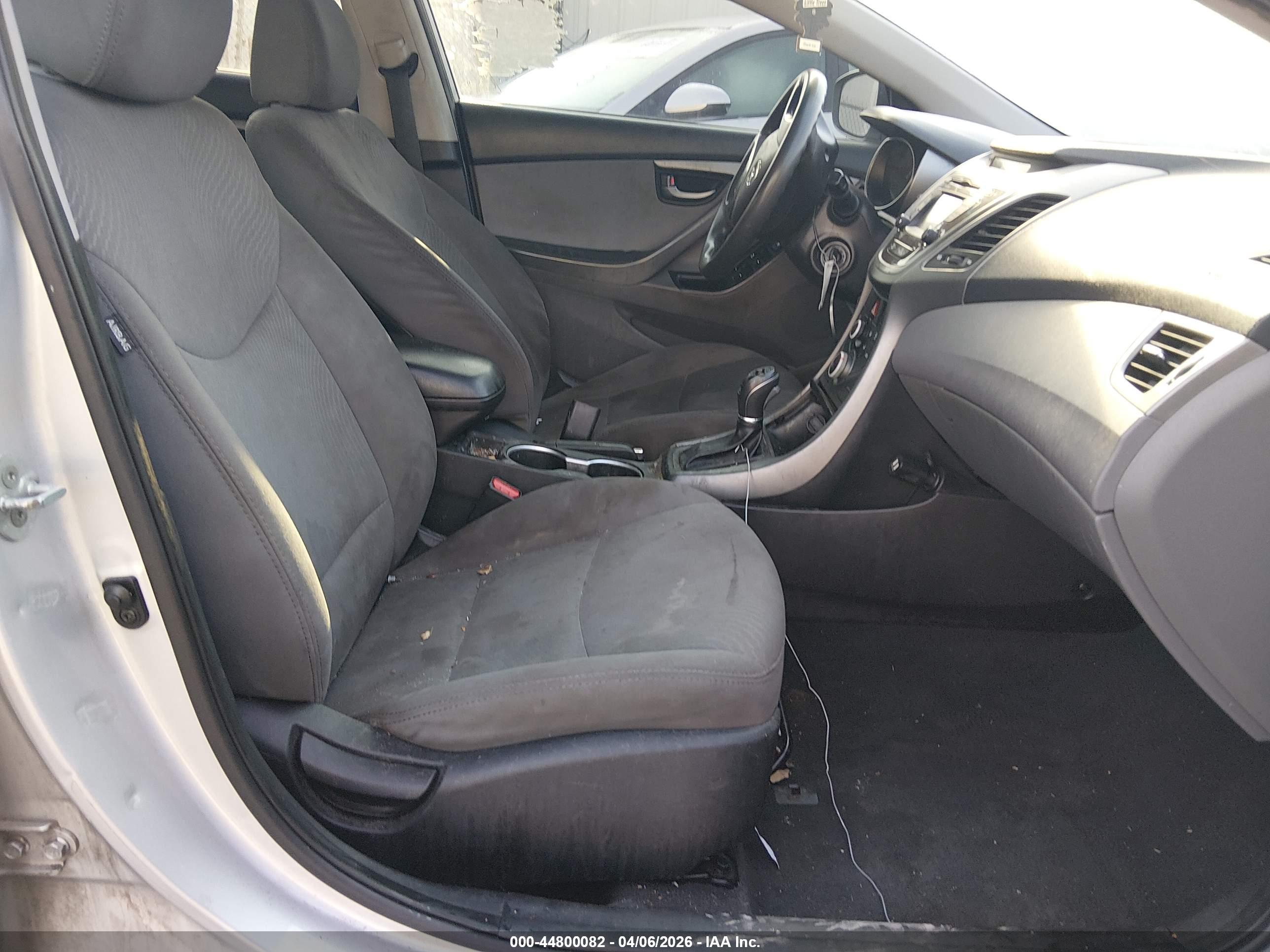 HYUNDAI ELANTRA image 5
