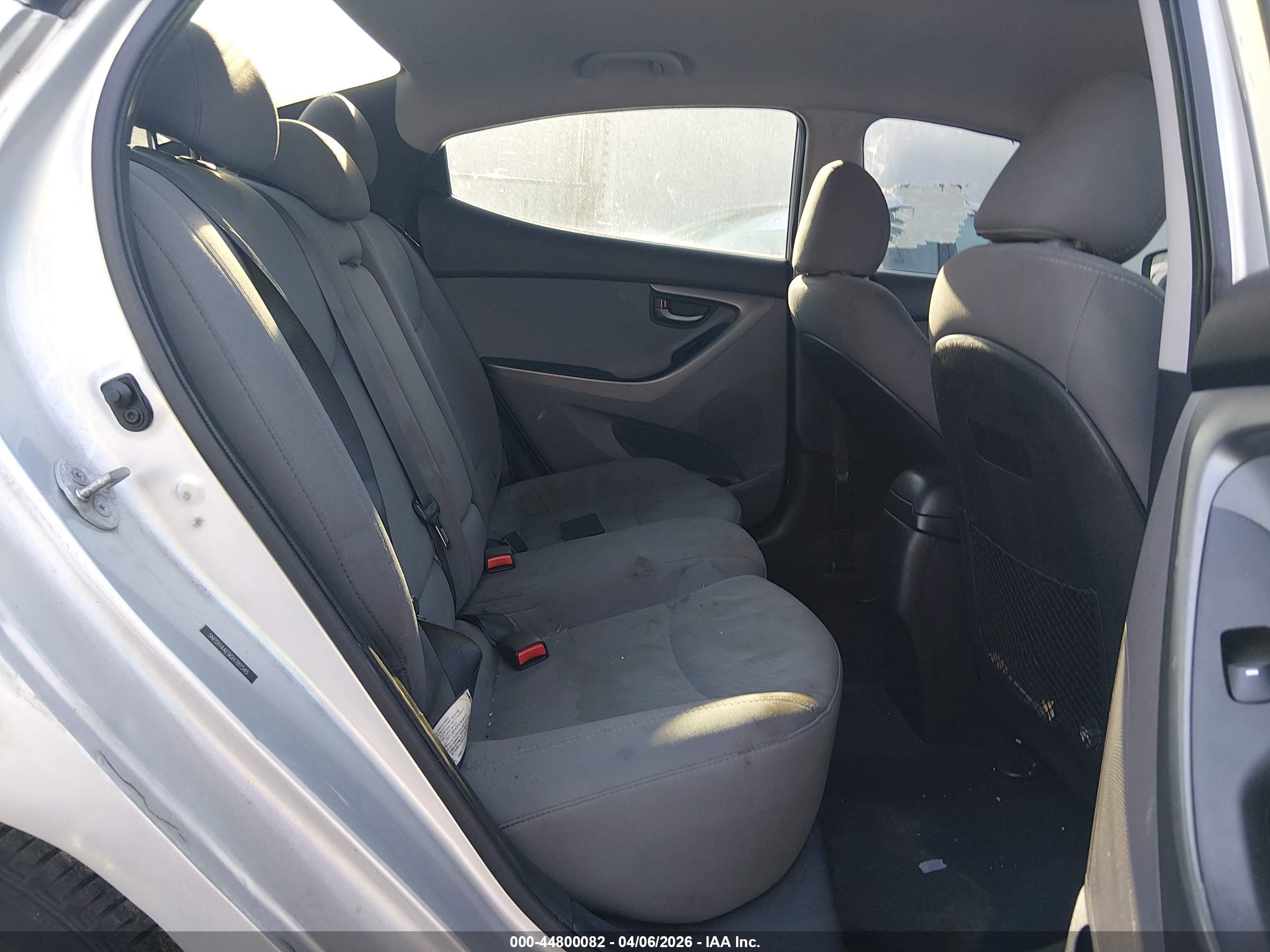 HYUNDAI ELANTRA image 8