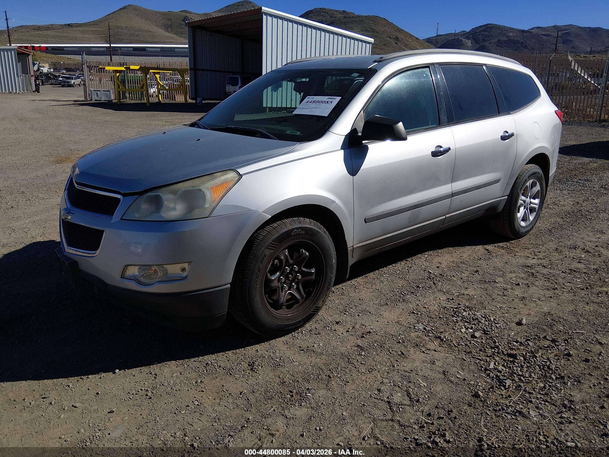 CHEVROLET TRAVERSE image 2