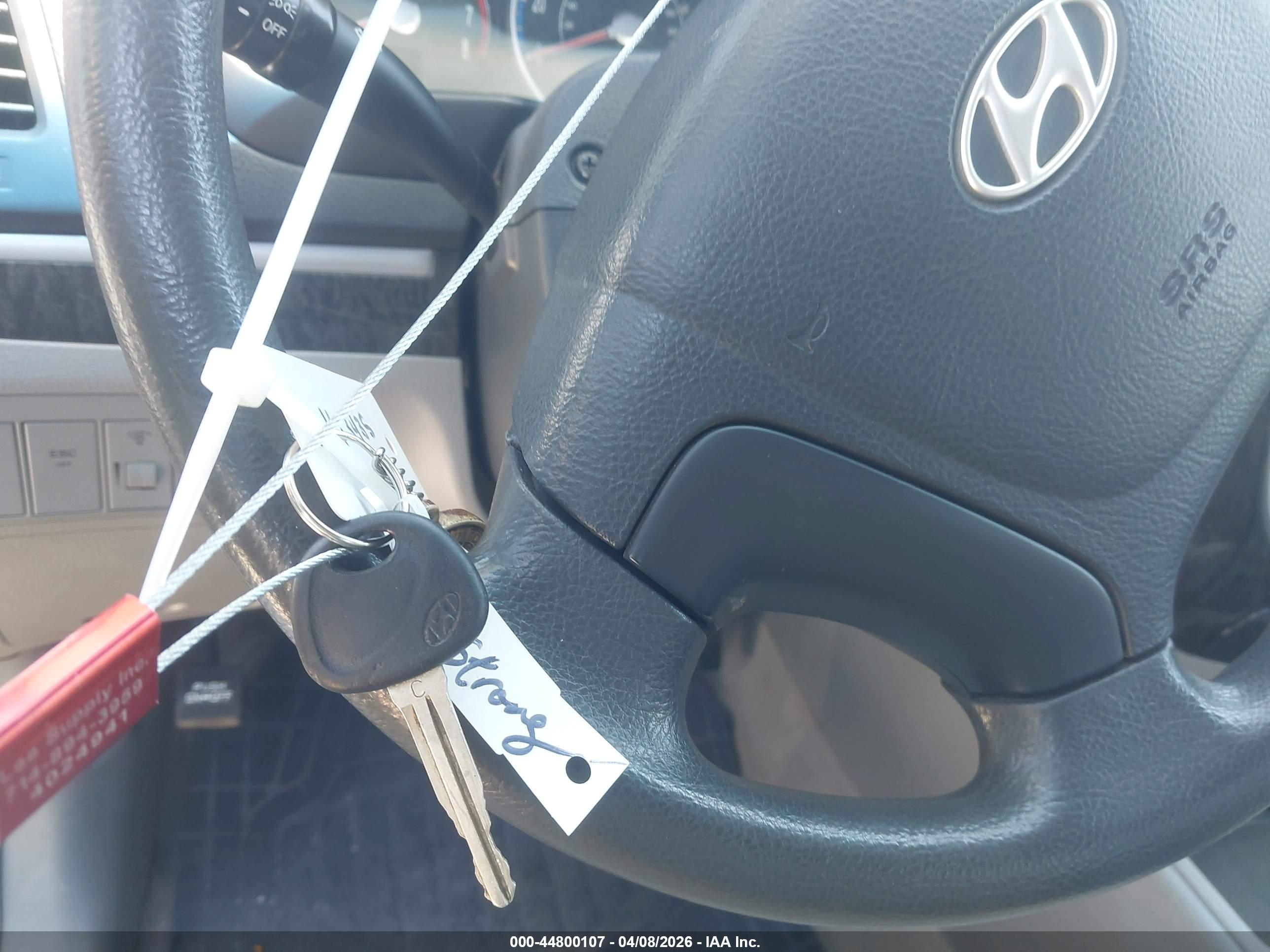 HYUNDAI SANTA image 11