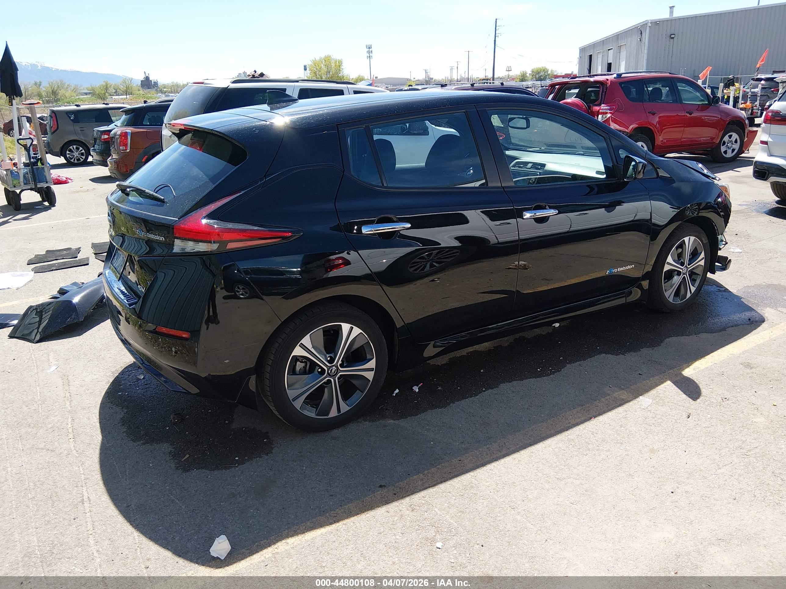 NISSAN LEAF image 4