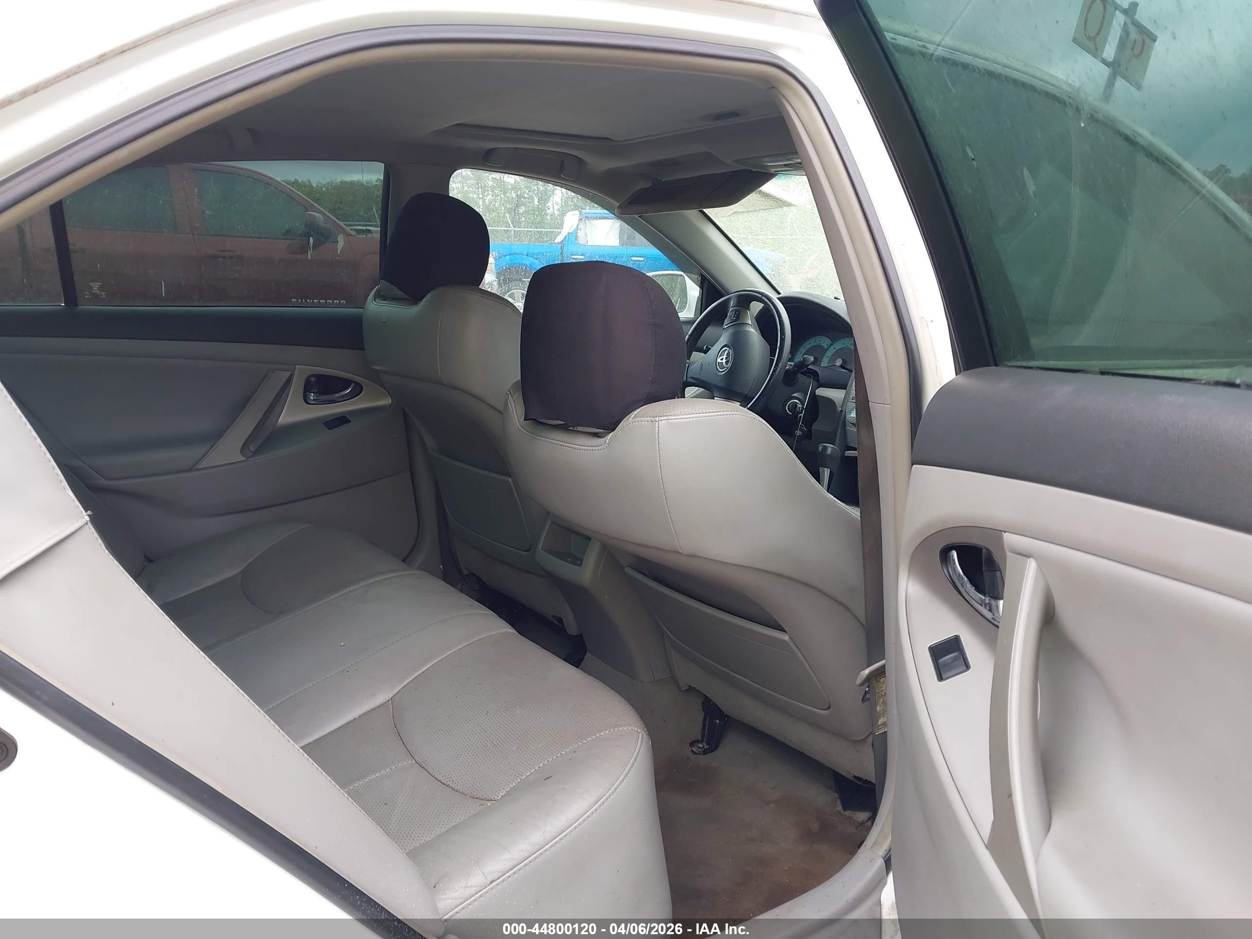 TOYOTA CAMRY image 8