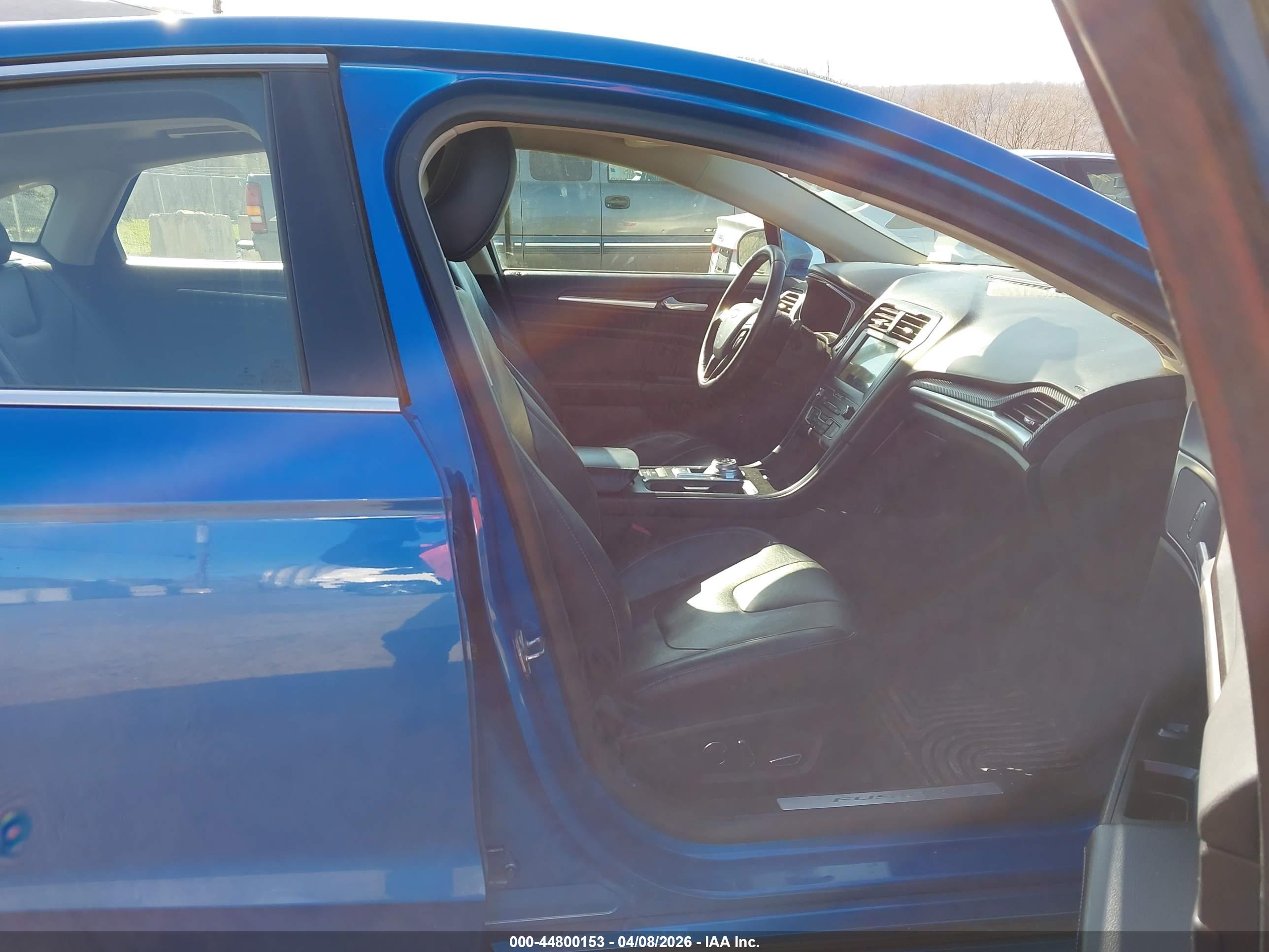 FORD FUSION image 5