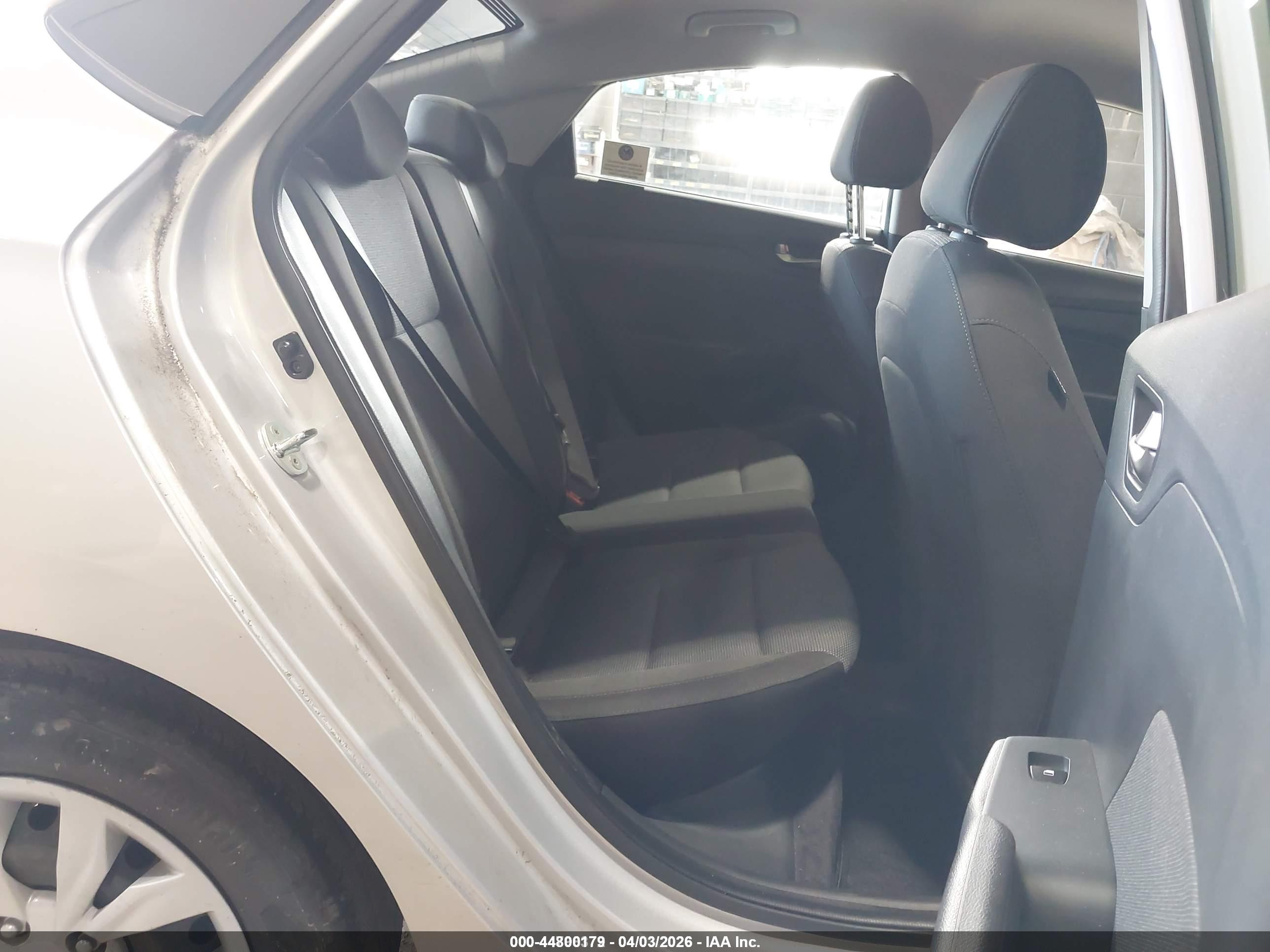 HYUNDAI ACCENT image 8