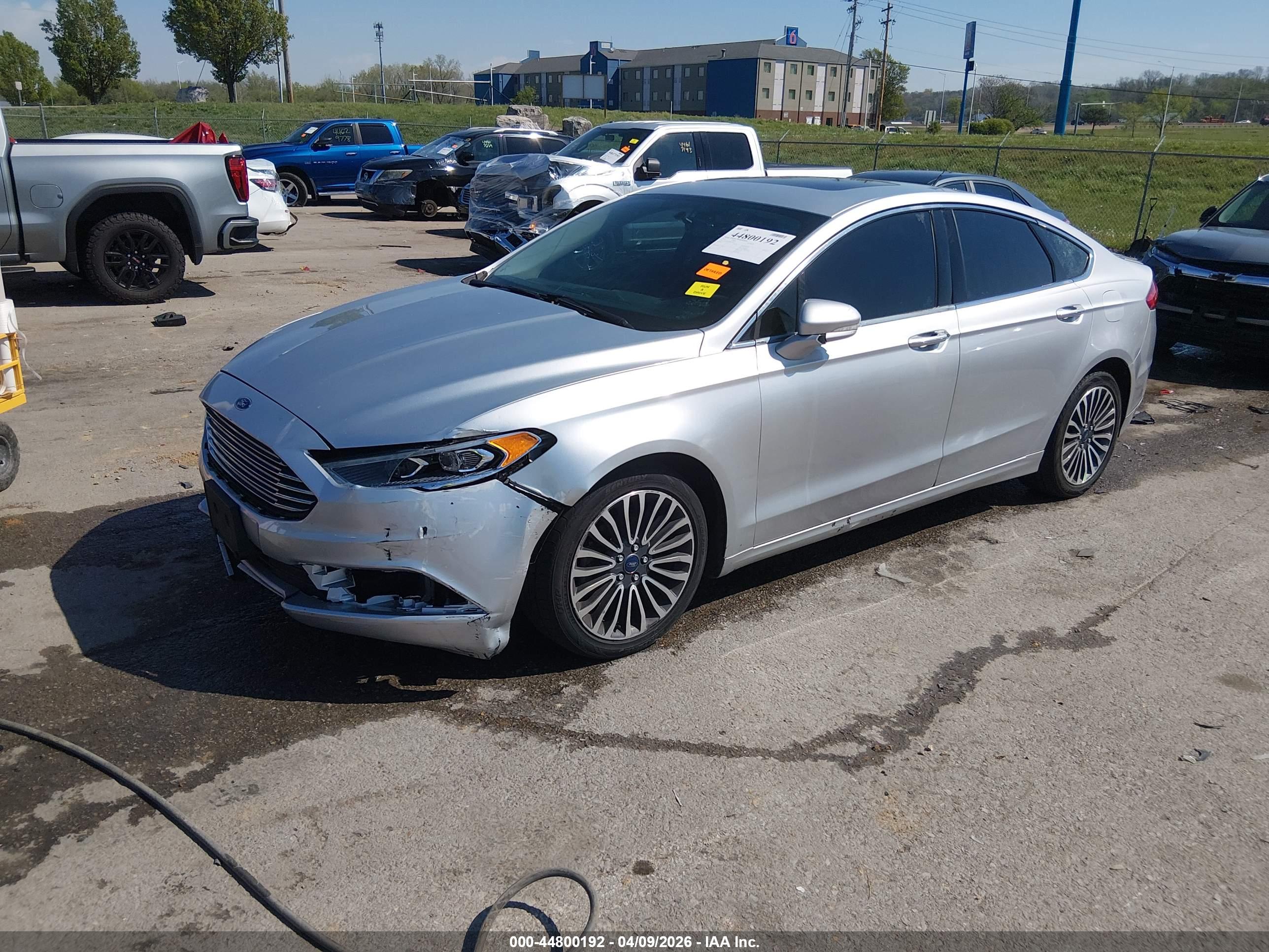 FORD FUSION image 2