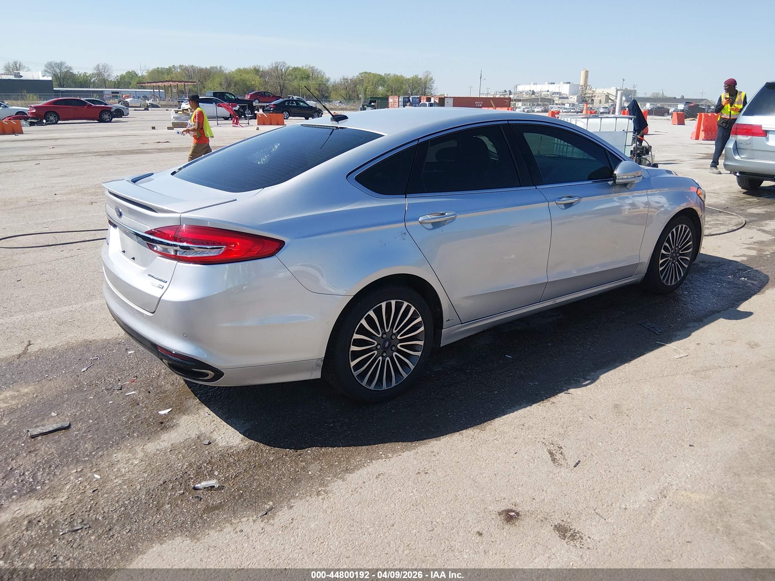 FORD FUSION image 4