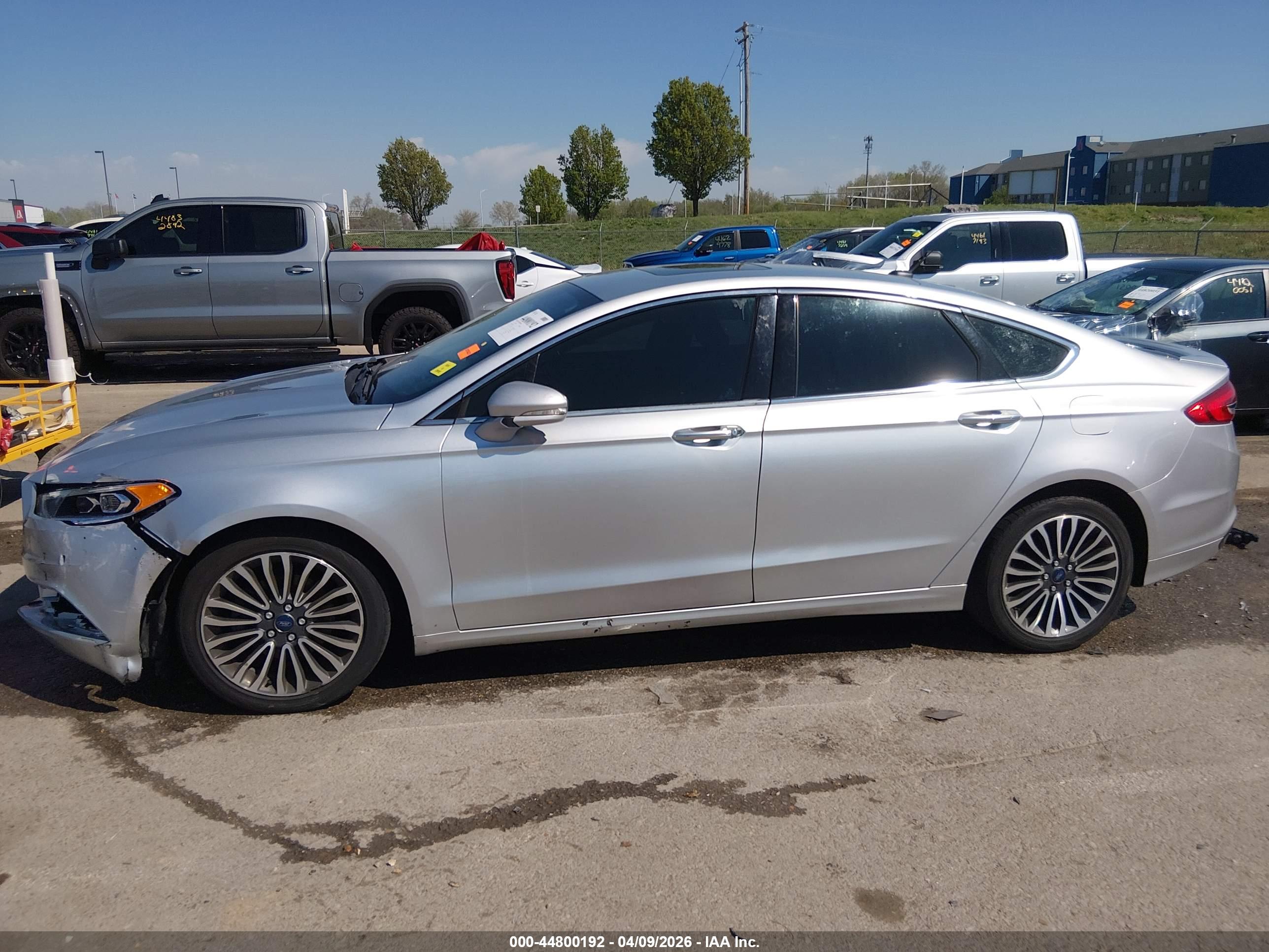 FORD FUSION image 6