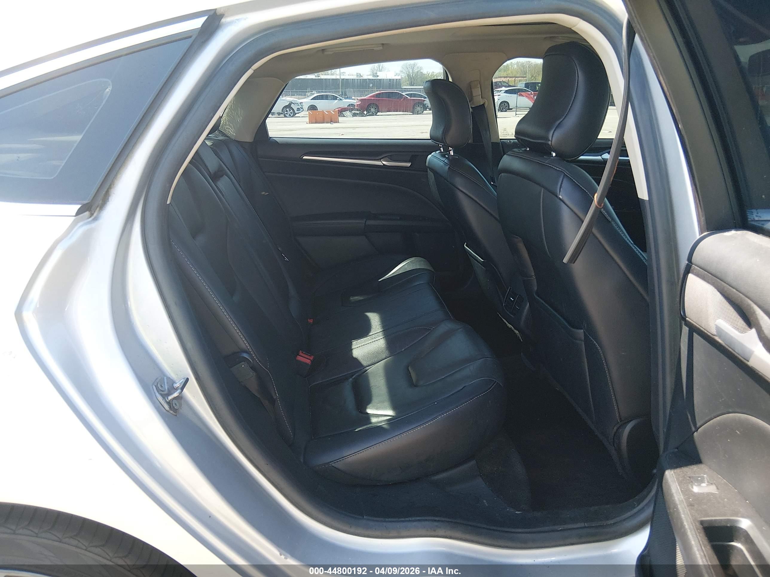 FORD FUSION image 8