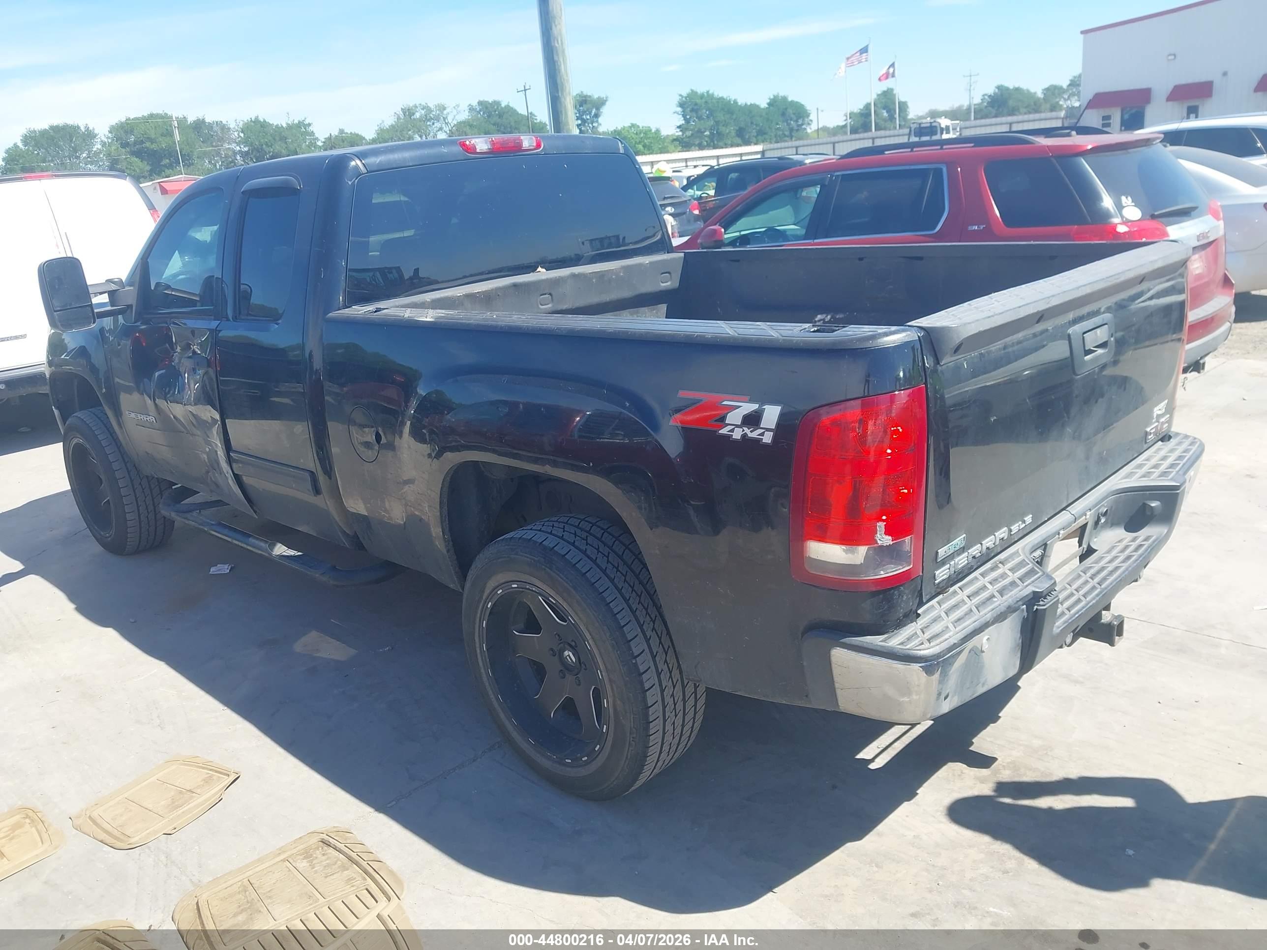 GMC SIERRA image 3