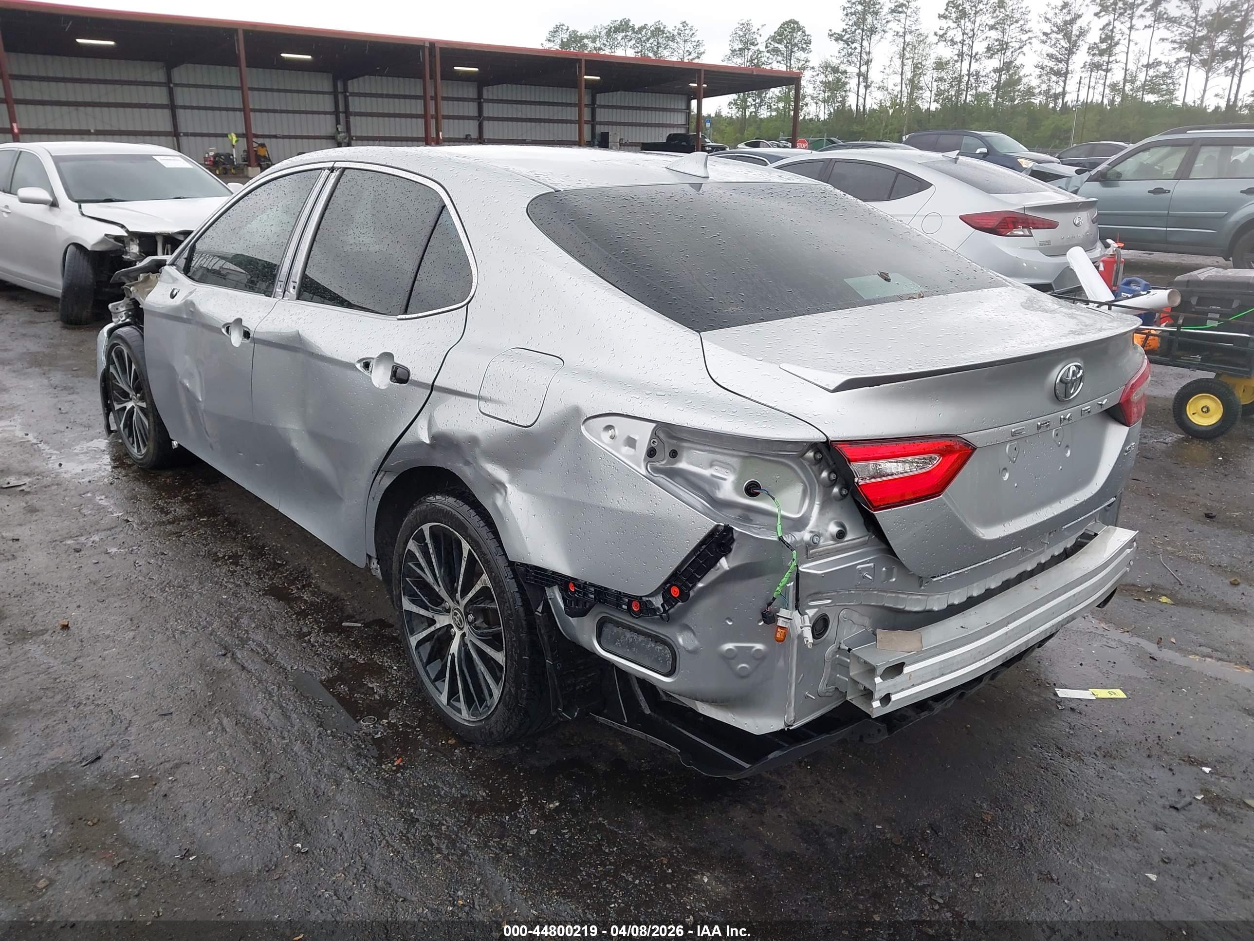 TOYOTA CAMRY image 3
