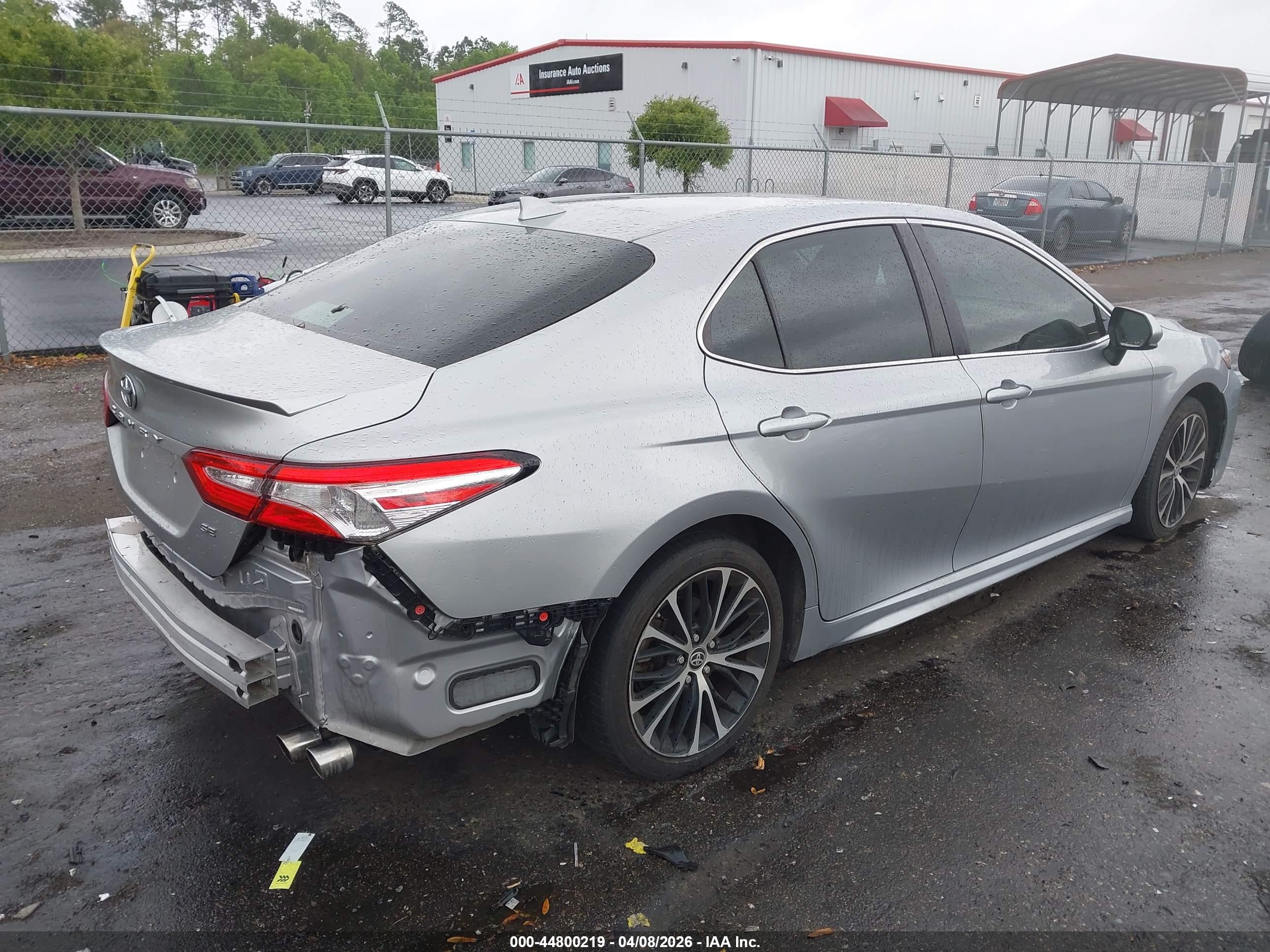 TOYOTA CAMRY image 4