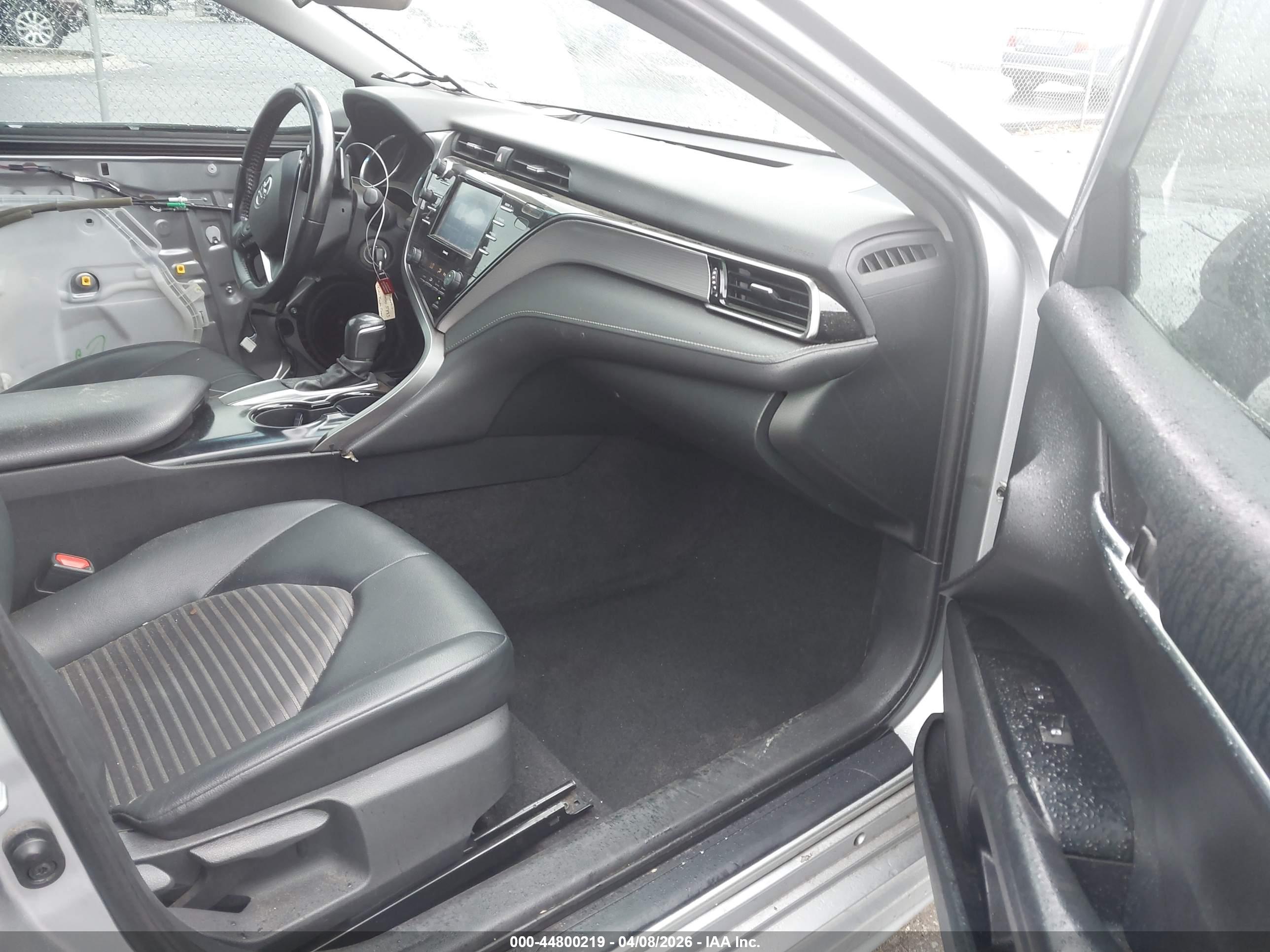 TOYOTA CAMRY image 5