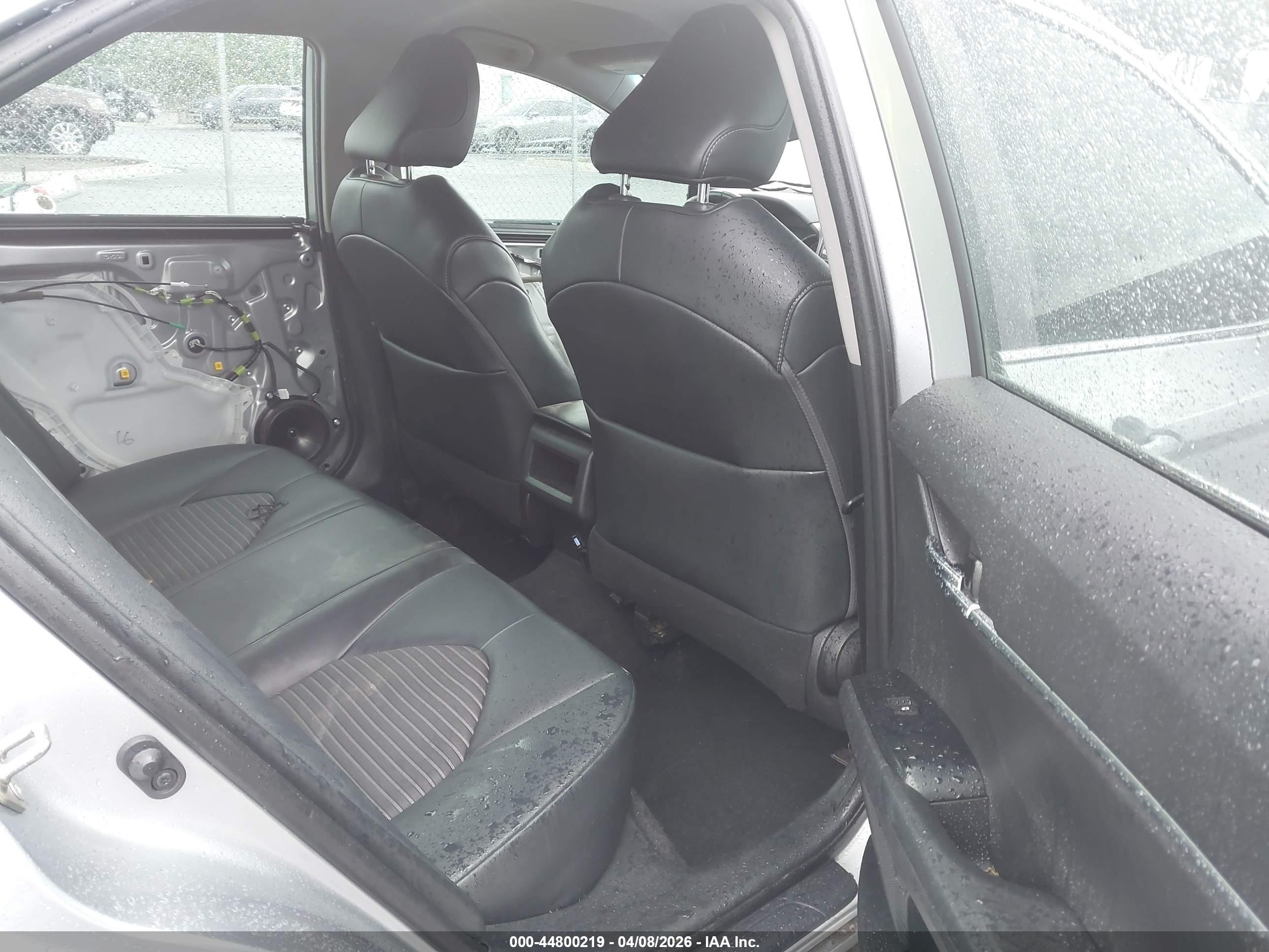 TOYOTA CAMRY image 8