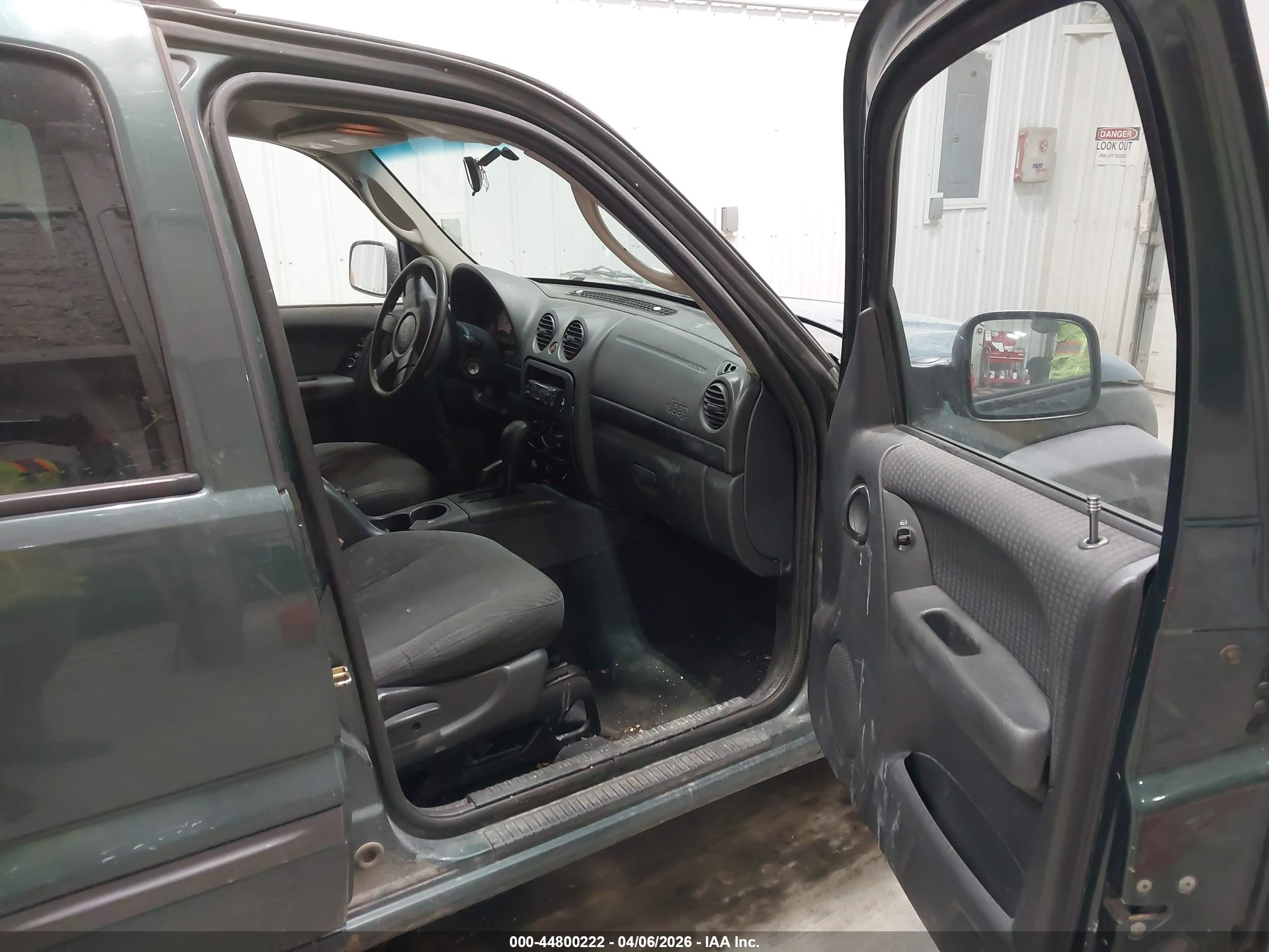 JEEP LIBERTY image 5
