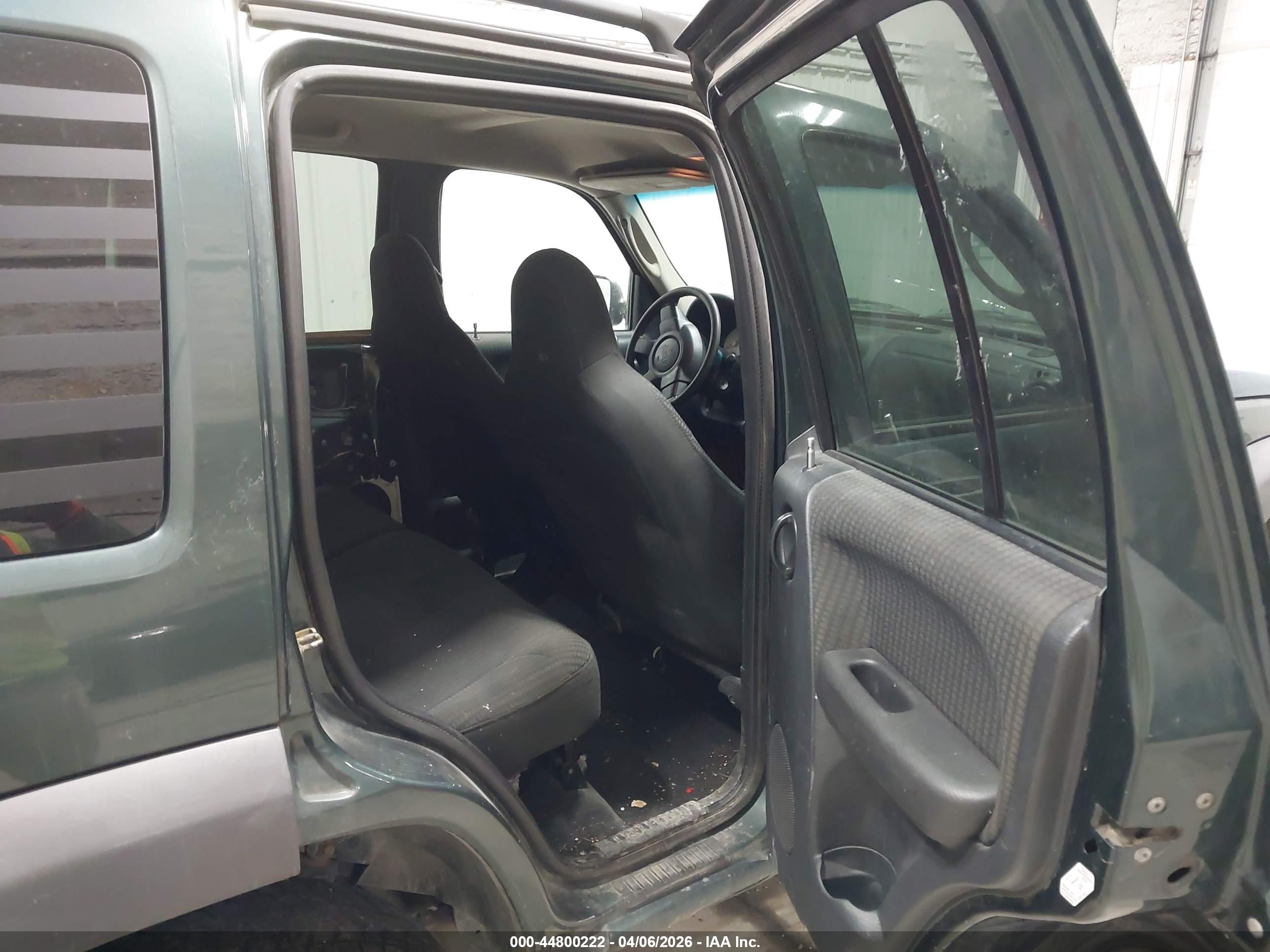 JEEP LIBERTY image 8